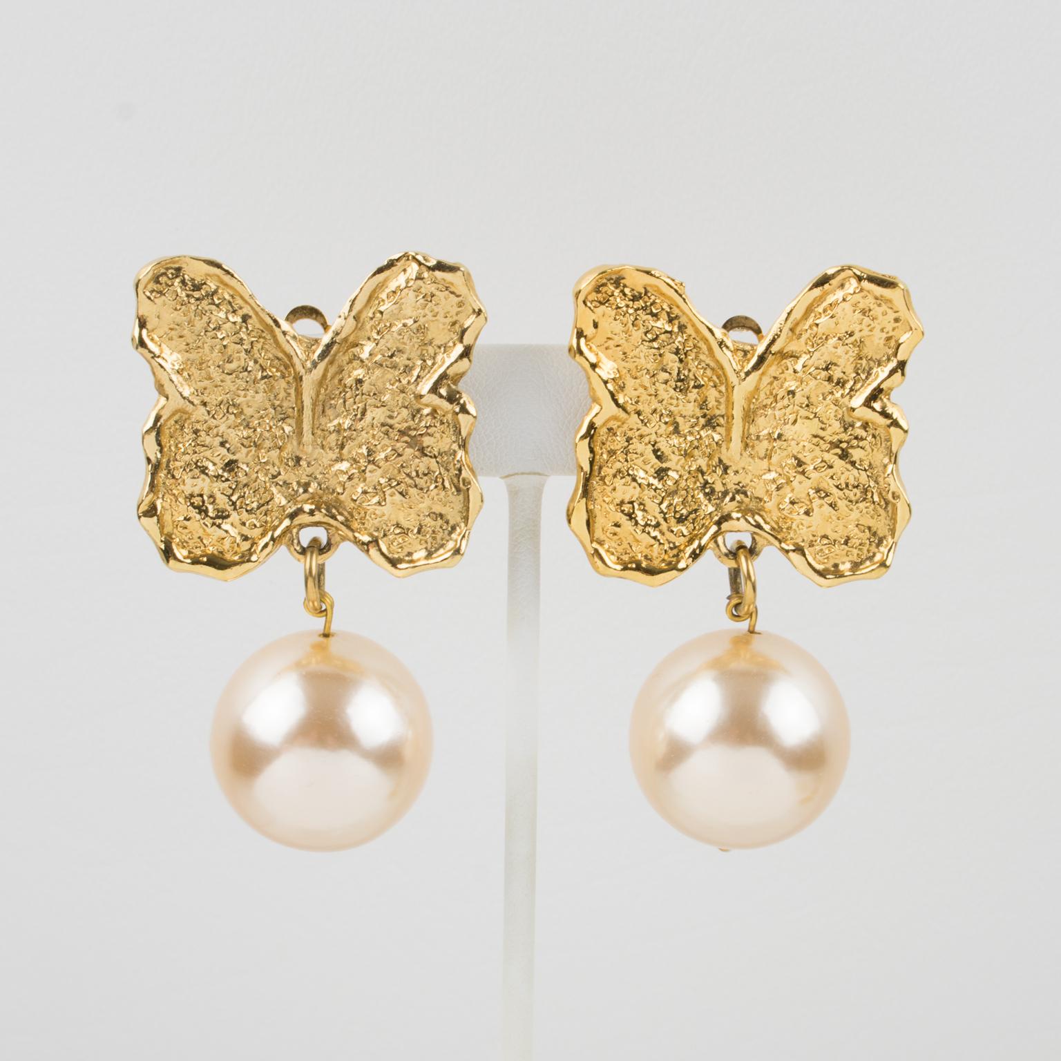 Guy Laroche Gilded Metal Butterfly Clip Earrings with Pink Pearl For Sale 2
