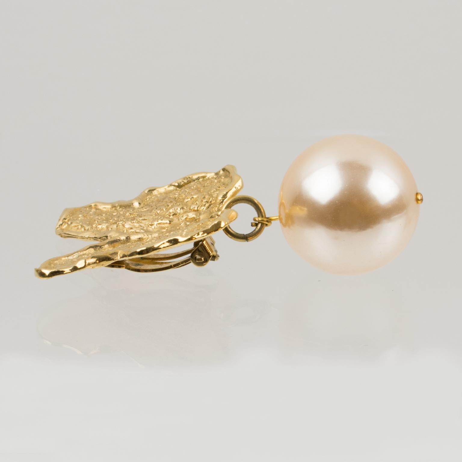 Guy Laroche Gilt Metal Butterfly Clip Earrings with Pink Pearl For Sale 1