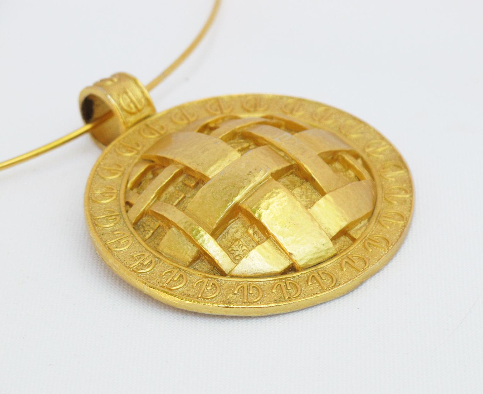 Guy Laroche Gilt Metal Rigid Collar Pendant Necklace For Sale 1
