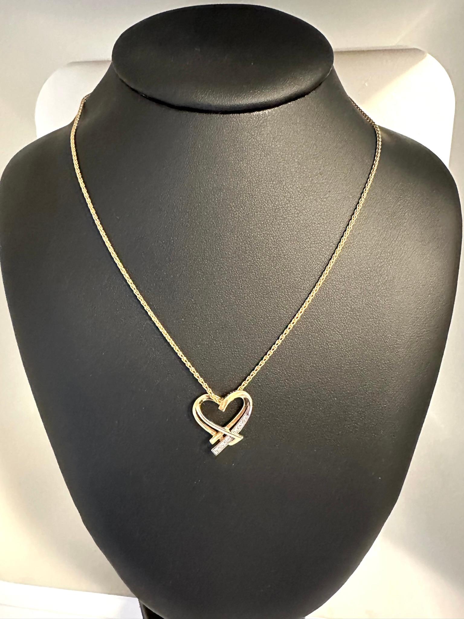 Guy Laroche Heart Pendant with Chain Yellow and White Gold with Diamonds In Good Condition For Sale In Esch sur Alzette, Esch-sur-Alzette