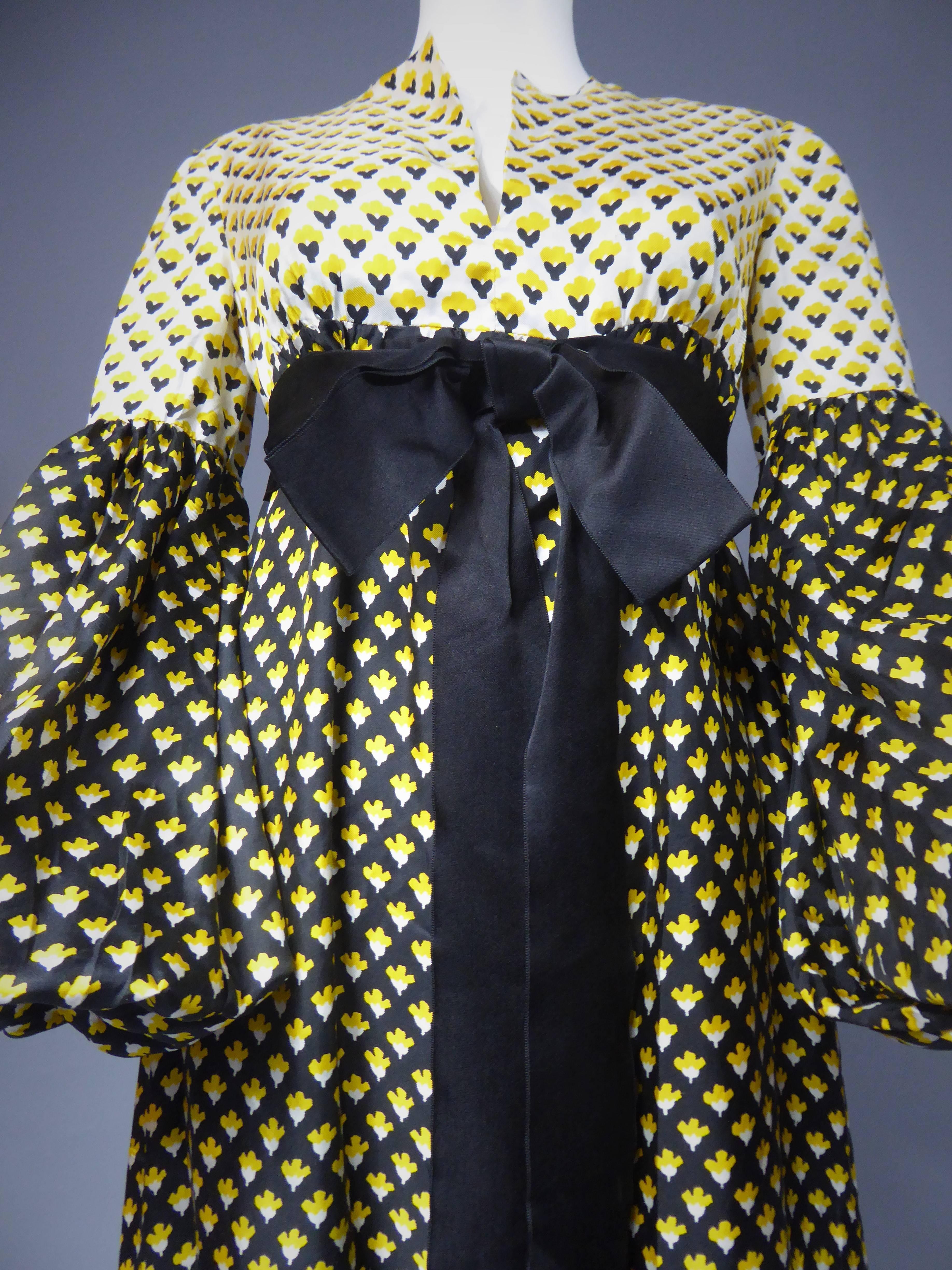 Guy Laroche Long printed silk Dress, Circa 1970 In Good Condition In Toulon, FR