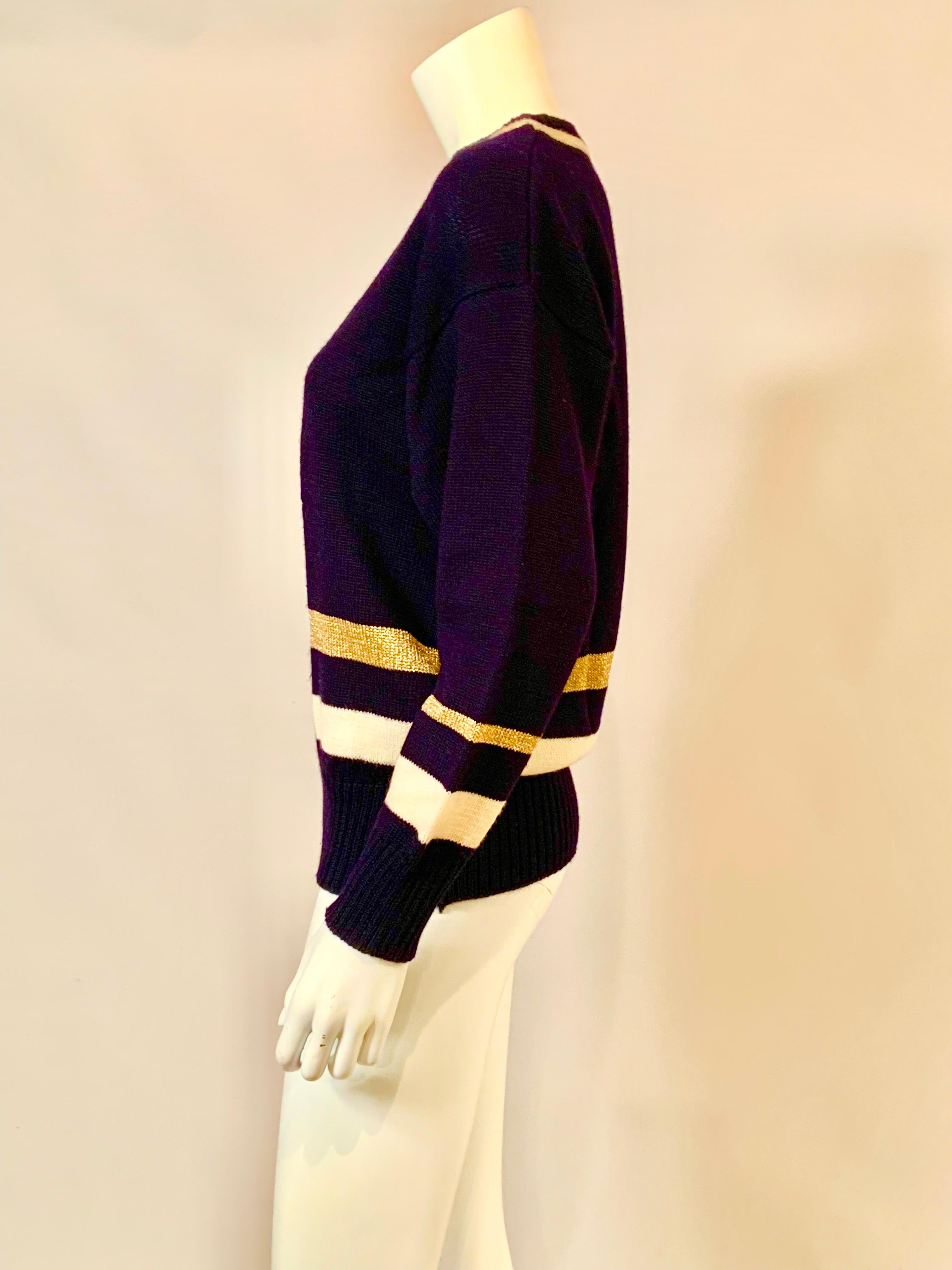 Nautischer marineblauer Pullover von Guy Laroche mit weißen und Metallic-Gold-Akzenten (Schwarz) im Angebot