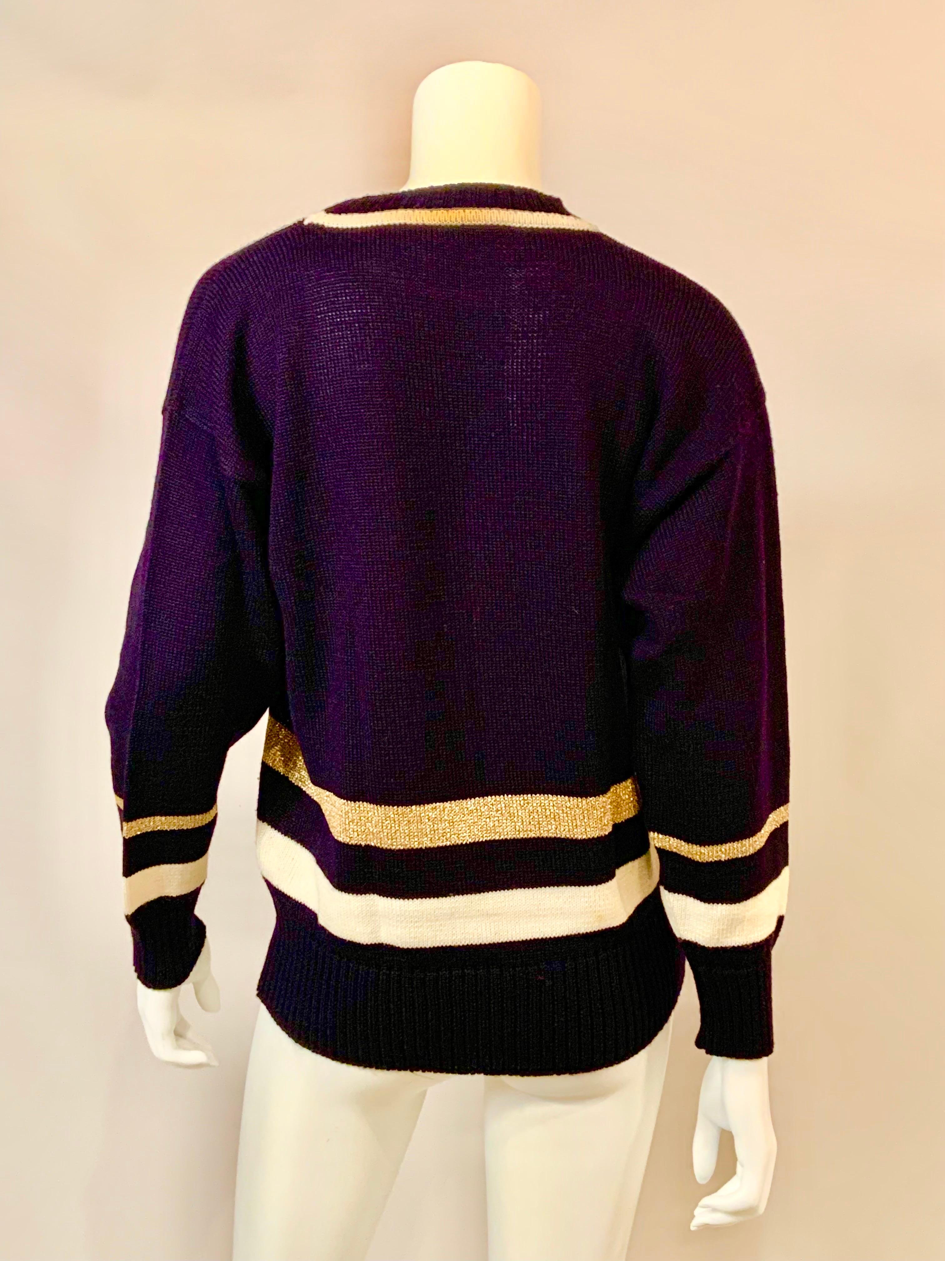 Nautischer marineblauer Pullover von Guy Laroche mit weißen und Metallic-Gold-Akzenten im Zustand „Hervorragend“ im Angebot in New Hope, PA