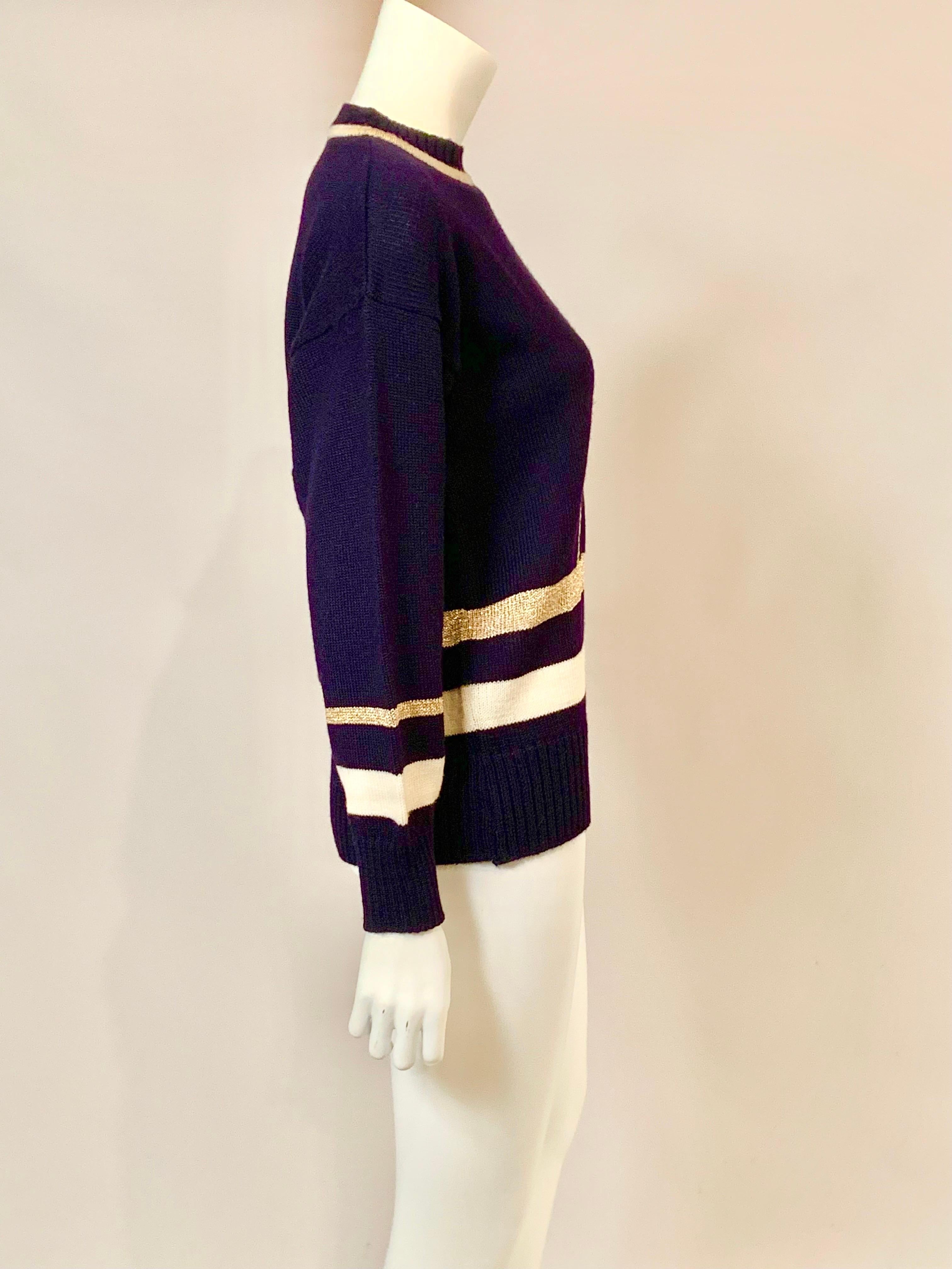 Nautischer marineblauer Pullover von Guy Laroche mit weißen und Metallic-Gold-Akzenten Damen im Angebot