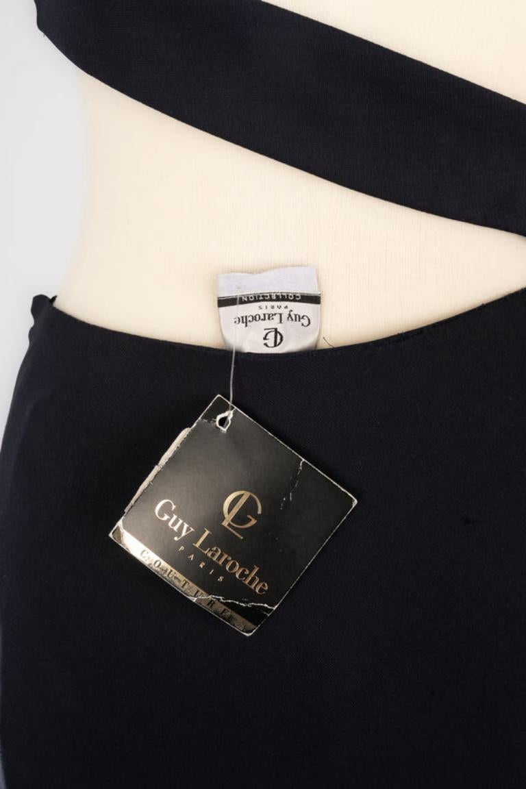 Guy Laroche Vestido asimétrico de punto azul marino, 2007 en venta 3