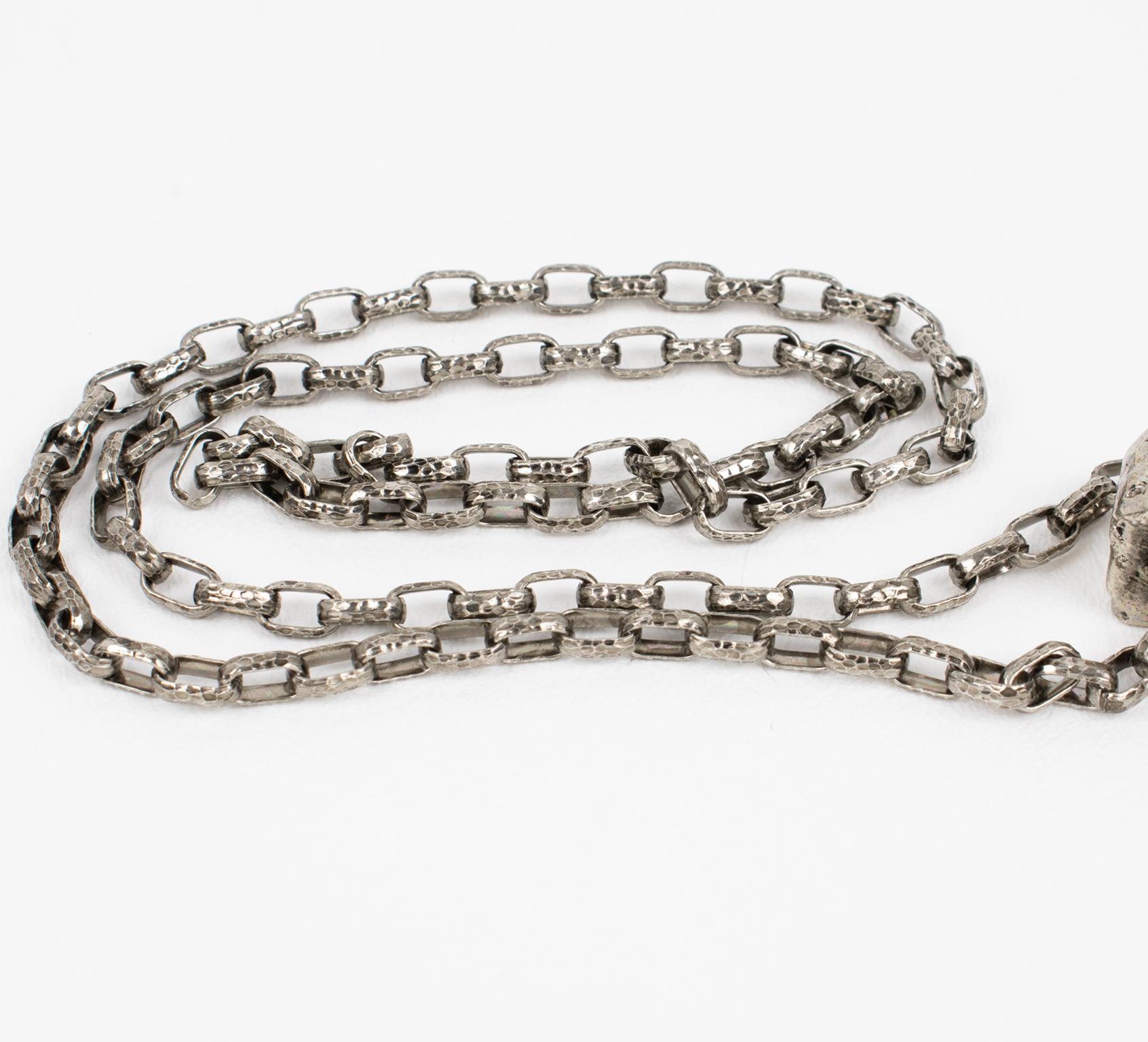 Collana con medaglione di Dio vichingo in resina argentata di Guy Laroche Paris in vendita 6