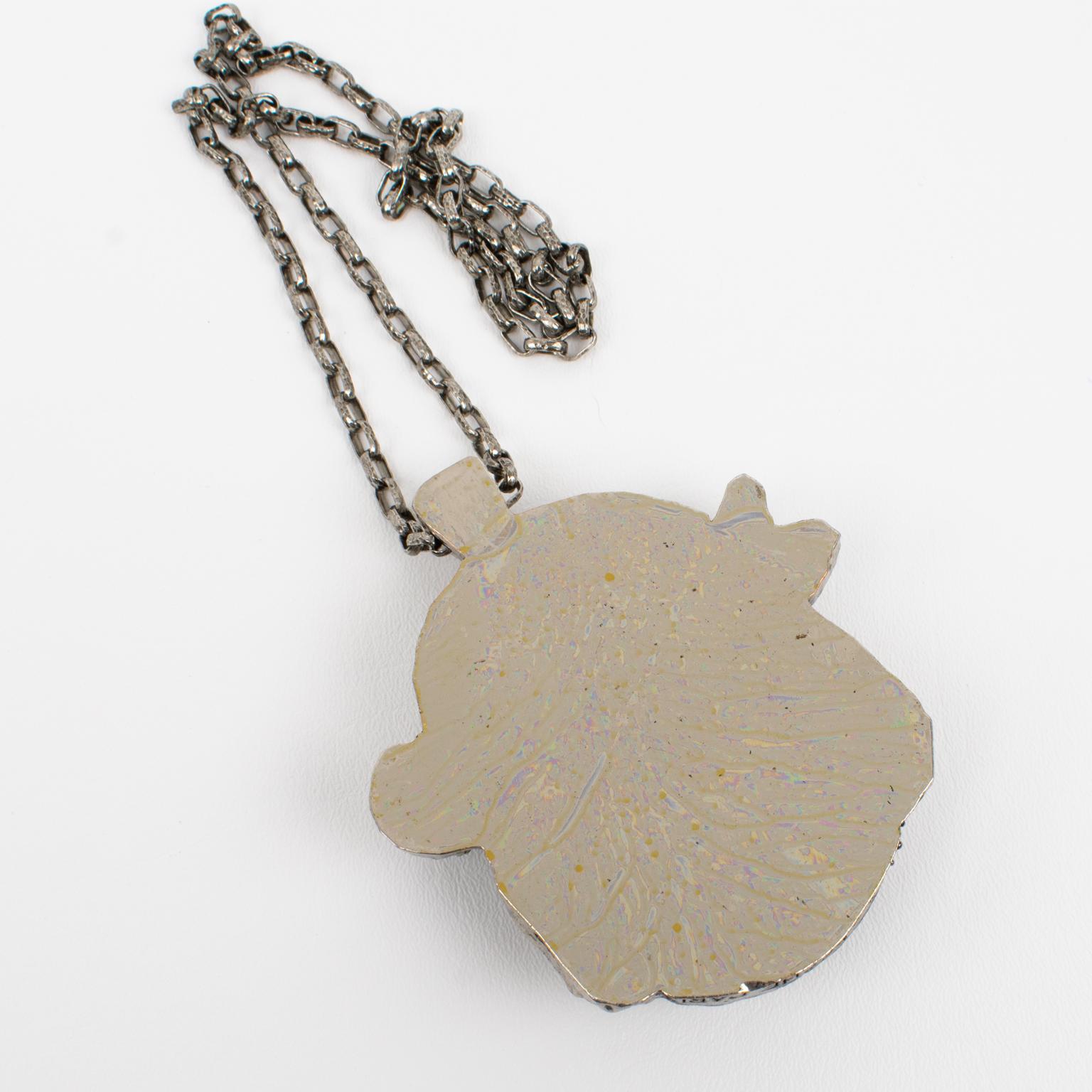 Collana con medaglione di Dio vichingo in resina argentata di Guy Laroche Paris in vendita 2