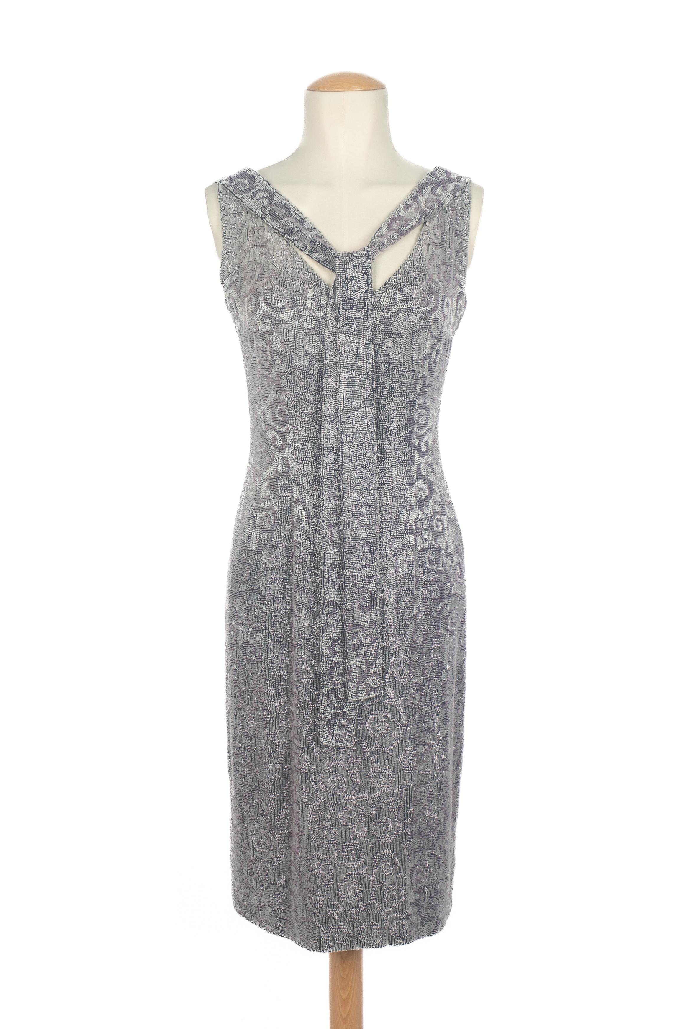 GUY LAROCHE - (Made in France) Mauvefarbenes Seidenkleid, vollständig mit Perlen besetzt. Zusammensetzung und Größe Etiketten fehlen, es passt ein 36FR. Eine Haute Couture Collection'S.

Bedingung:
Sehr guter Zustand

Abmessungen:
Brustumfang: 44 cm