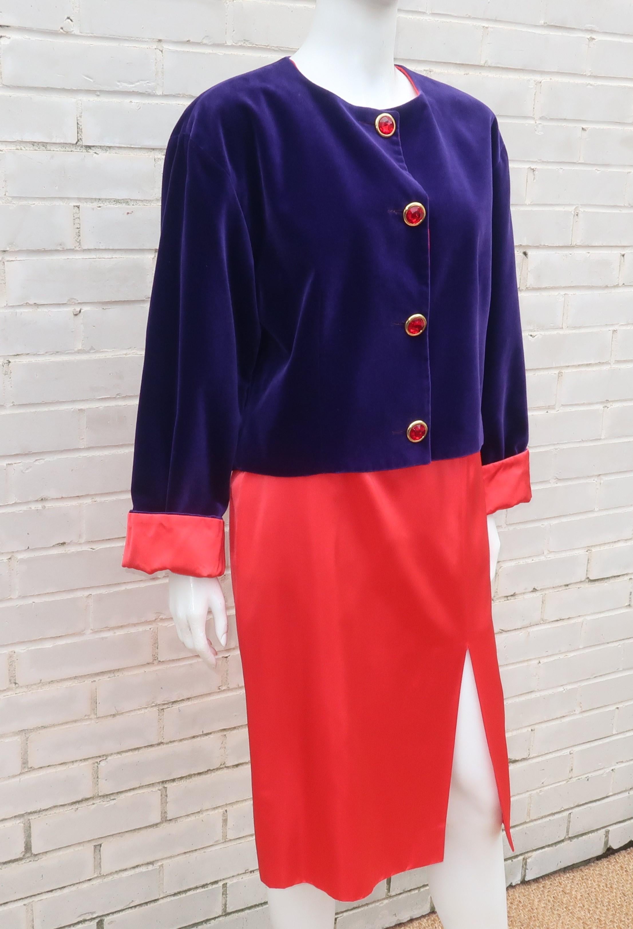 Guy Laroche Traje de noche de terciopelo morado y satén rojo, Años 80 en Bueno Estado en Atlanta, GA