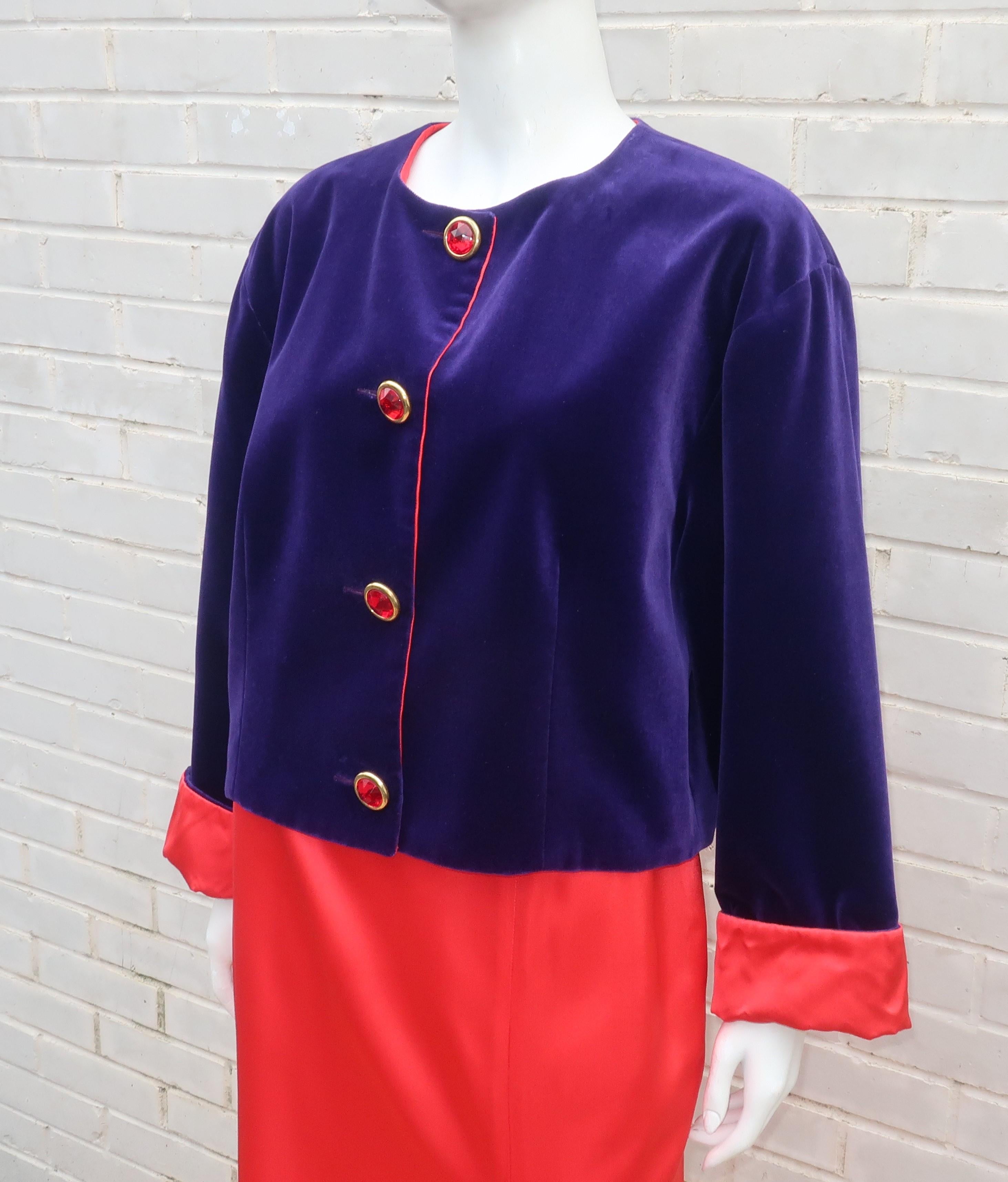 De las mujeres Guy Laroche Traje de noche de terciopelo morado y satén rojo, Años 80