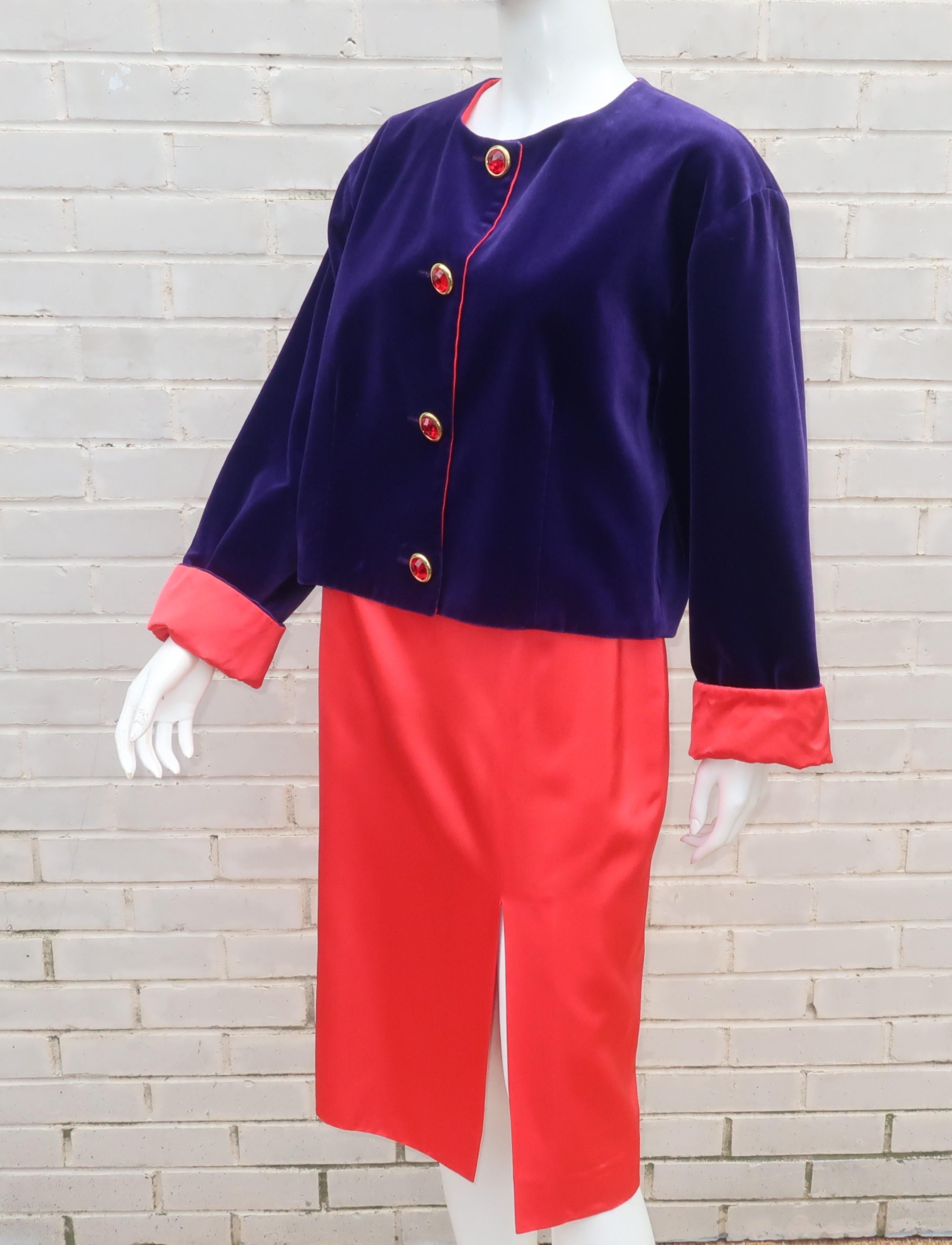 Guy Laroche Traje de noche de terciopelo morado y satén rojo, Años 80 1