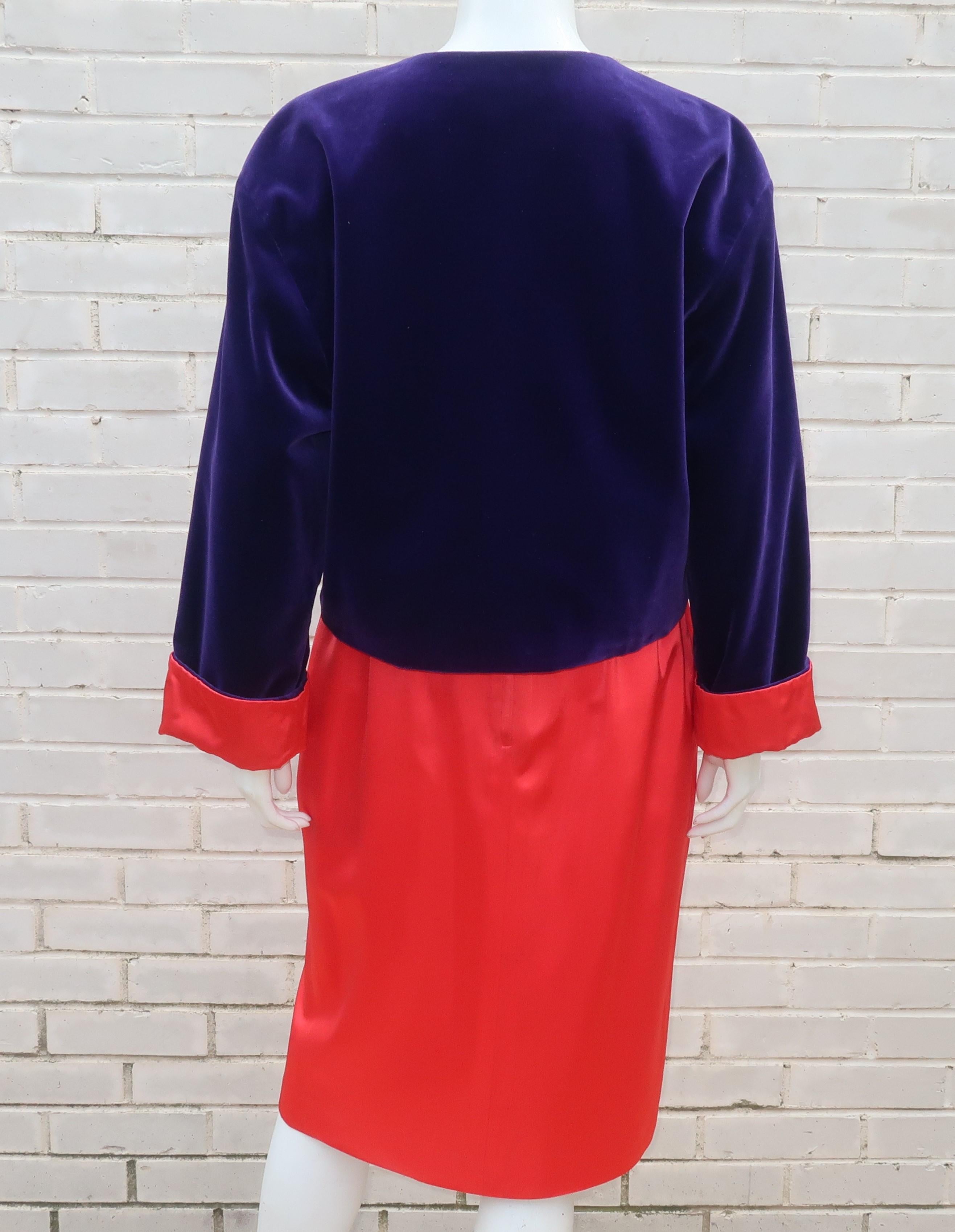 Guy Laroche Traje de noche de terciopelo morado y satén rojo, Años 80 2
