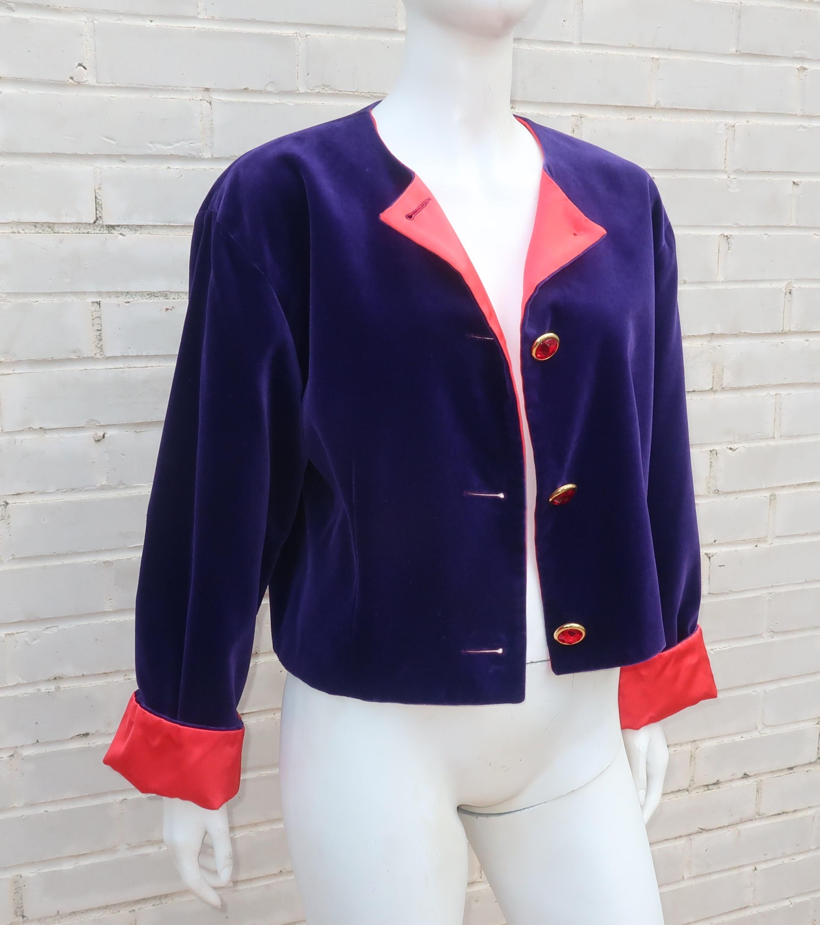 Guy Laroche Traje de noche de terciopelo morado y satén rojo, Años 80 3