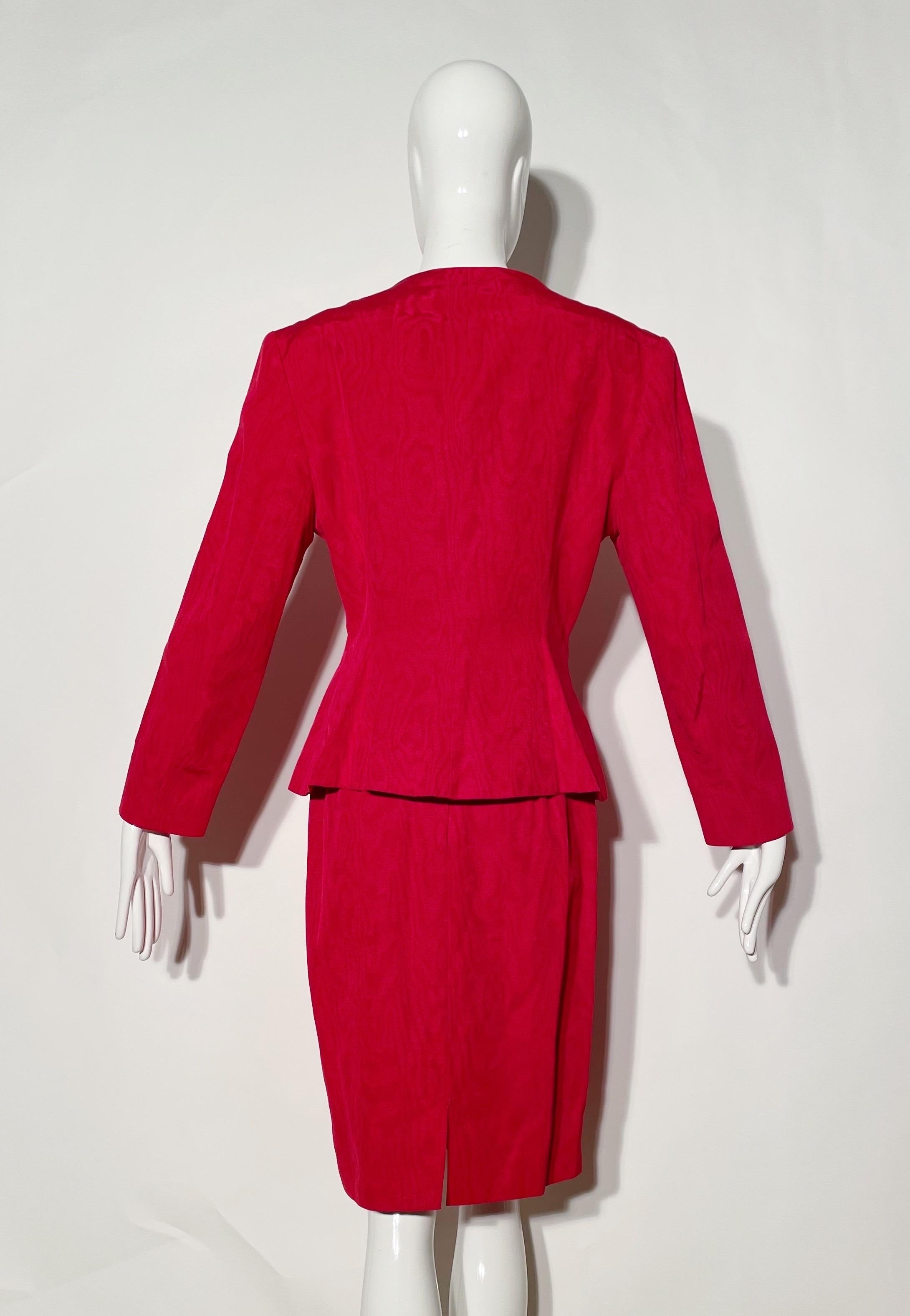 Tailleur jupe rouge Guy LaRoche Excellent état - En vente à Los Angeles, CA