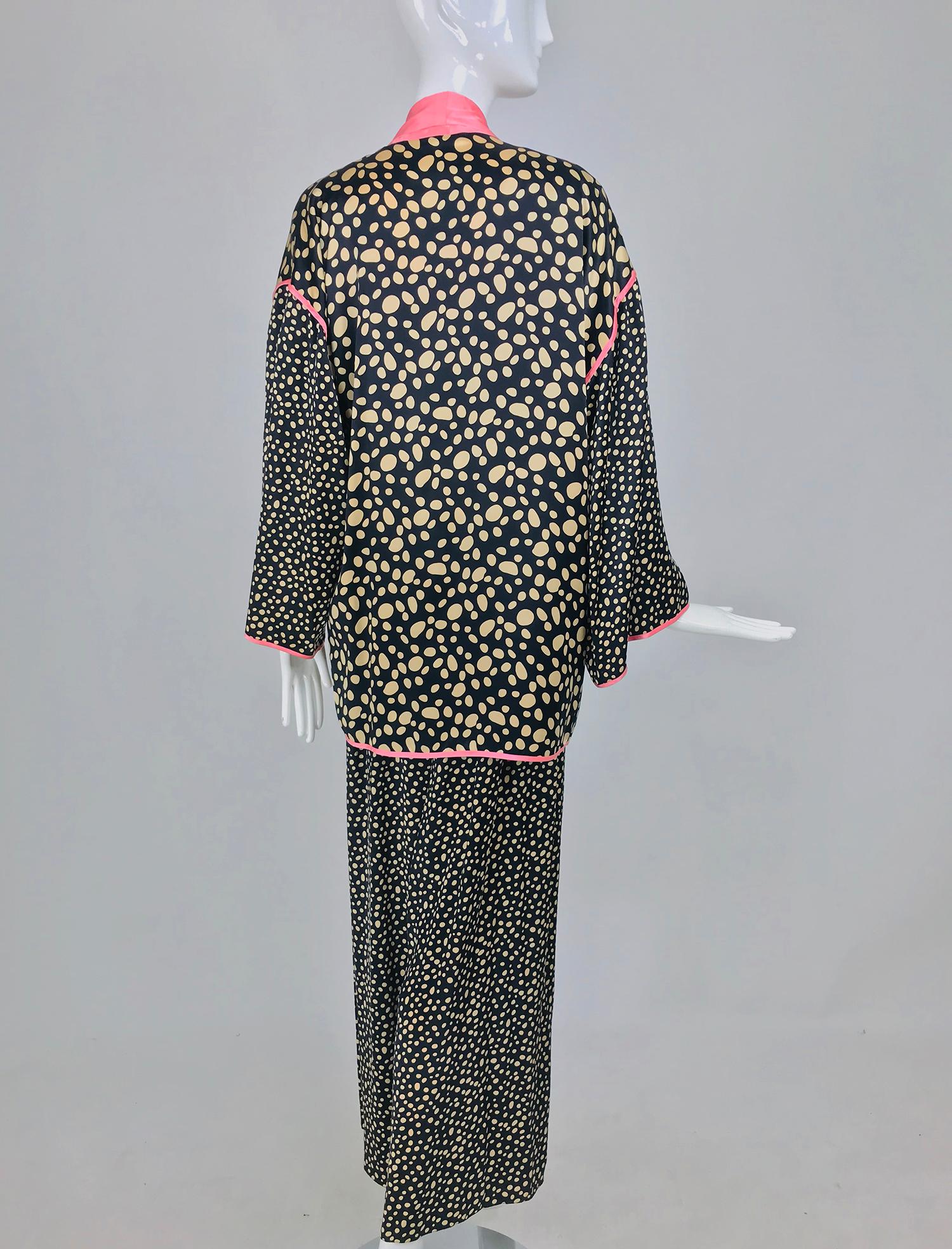 Guy Laroche Silk Evening Pajama set in Cream and Black Dots with Pink Trim from the 1990s. This amazing set is perfect for anyone who likes the chic and exotic, perfect for at home or special evenings. This two piece set has a one piece jumpsuit