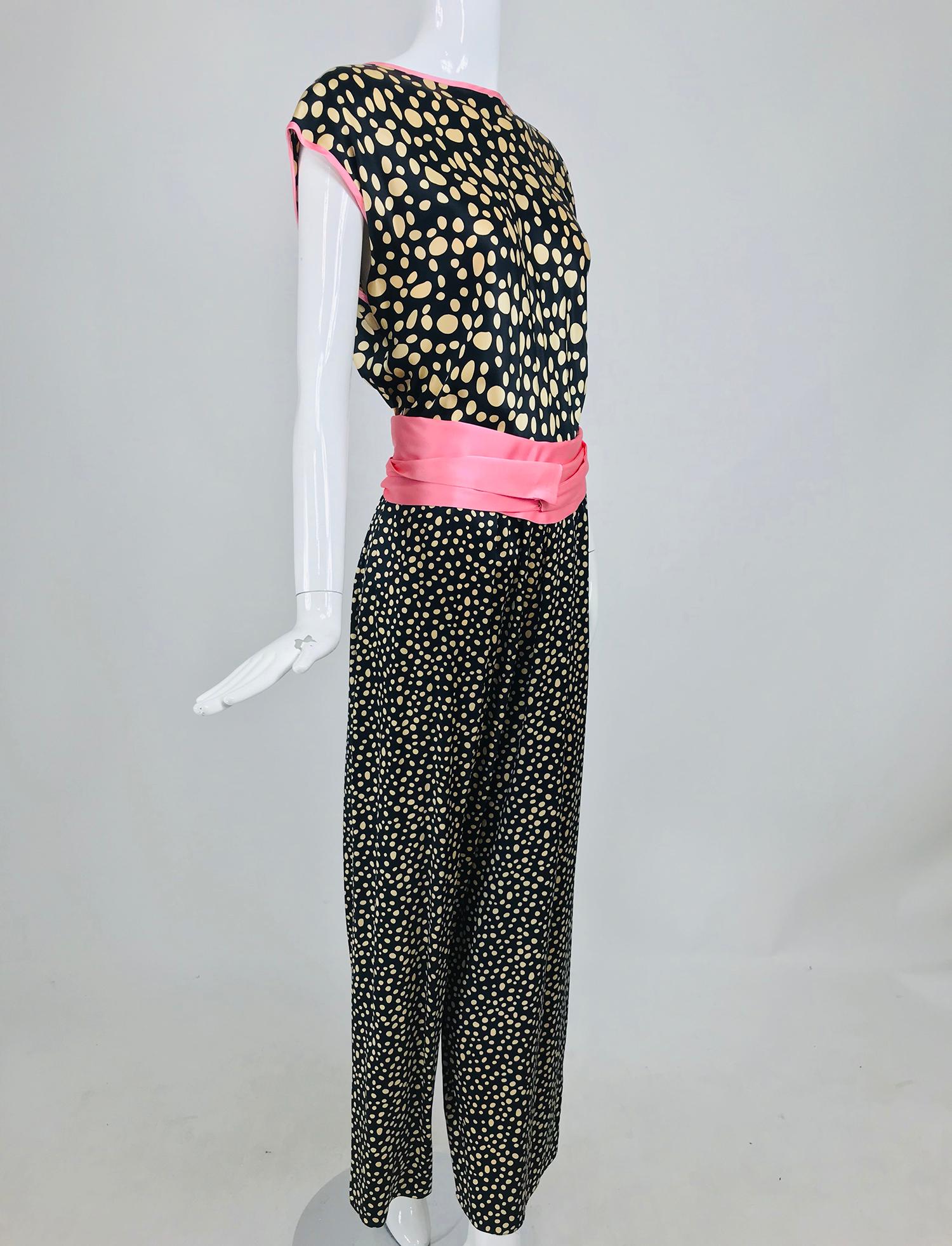 Guy Laroche Silk Evening Pajama set in Cream and Black Dots Pink Trim 1990s In Excellent Condition For Sale In West Palm Beach, FL