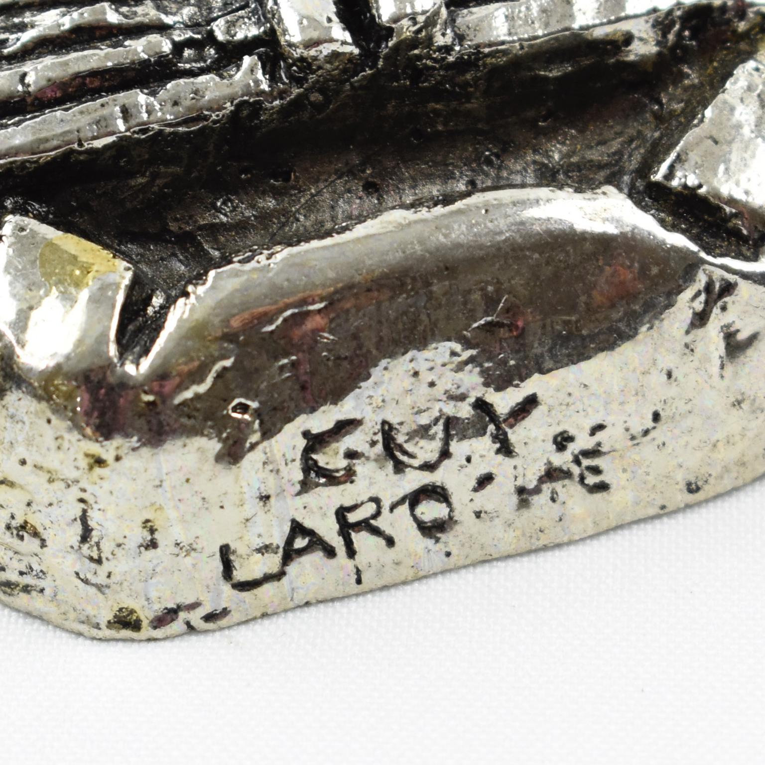 Guy Laroche Silvered Resin Lion Head Medallion Chain Necklace For Sale 2