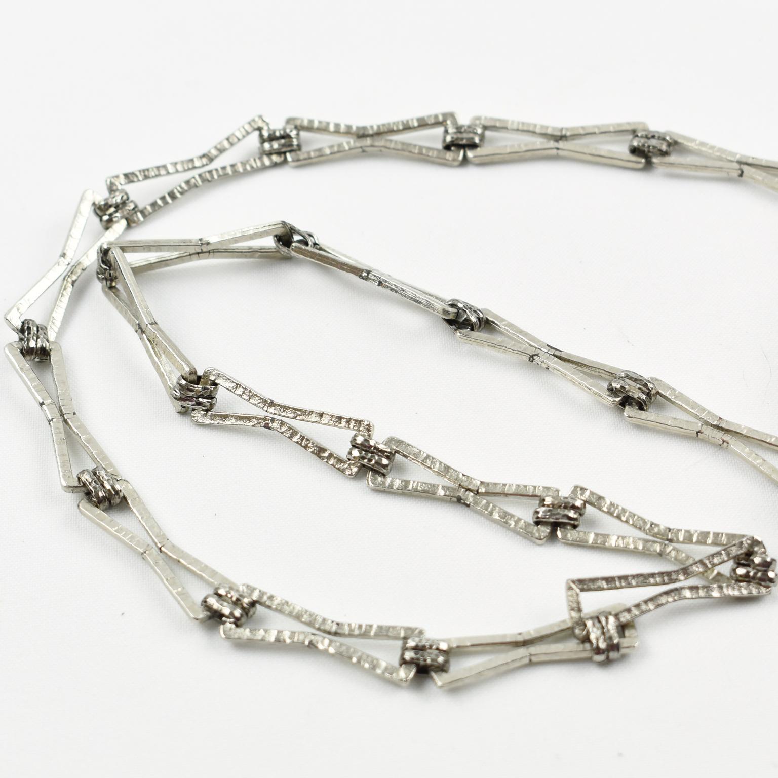 Guy Laroche Silvered Resin Lion Head Medallion Chain Necklace For Sale 4