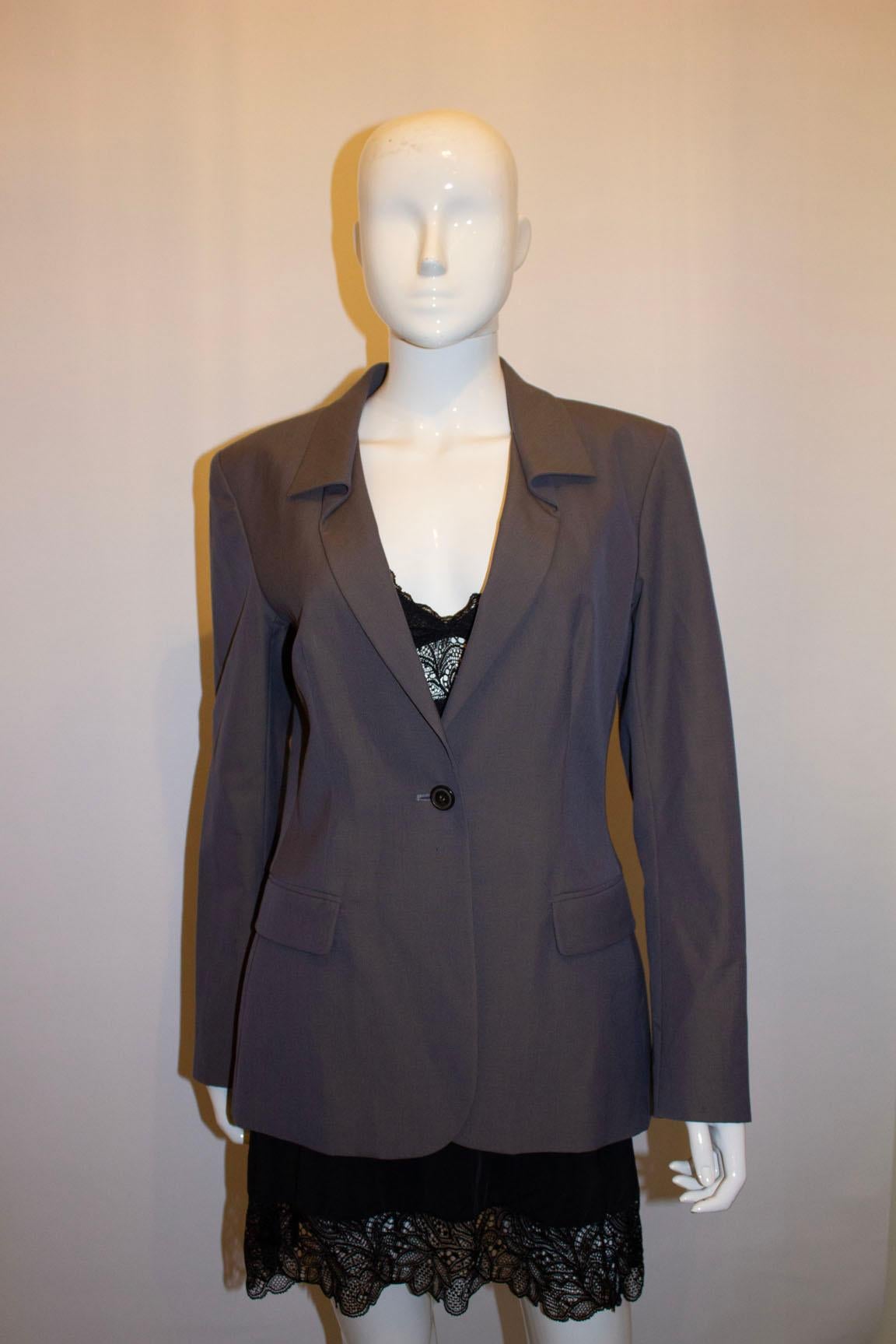 Women's Guy Laroche Soft Grey Wool Blazer with interesting collar. For Sale
