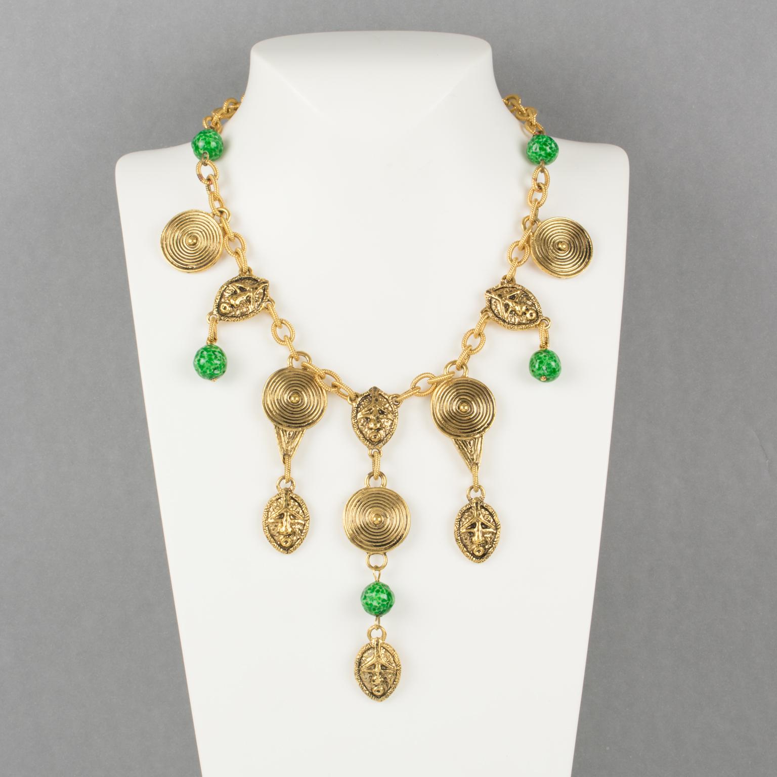 Moderne Guy Laroche Collier ras du cou en métal doré d'inspiration tribale avec perles en céramique verte en vente