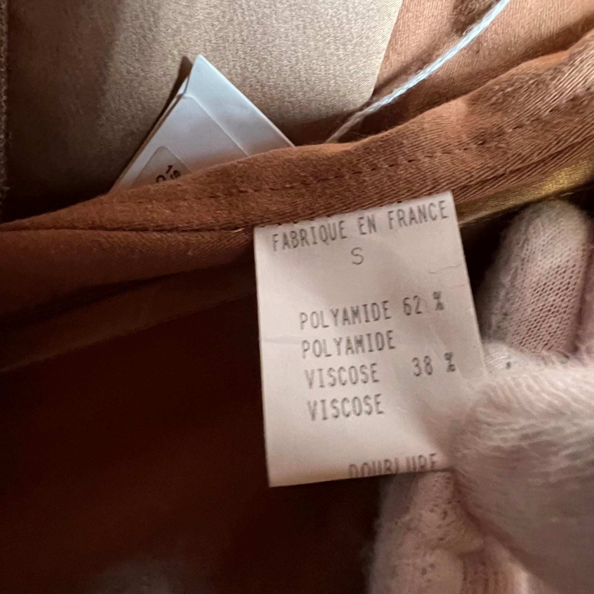 Top corset à lacets de Guy Laroche avec une superposition de dentelle en tulle marron et de broderies florales. Le modèle porte la taille 38.

COULEUR : dentelle marron/nude
MATERIEL : 62% polyamide, 38% viscose
CODE : 1SC913

TAILLE : 38FR 