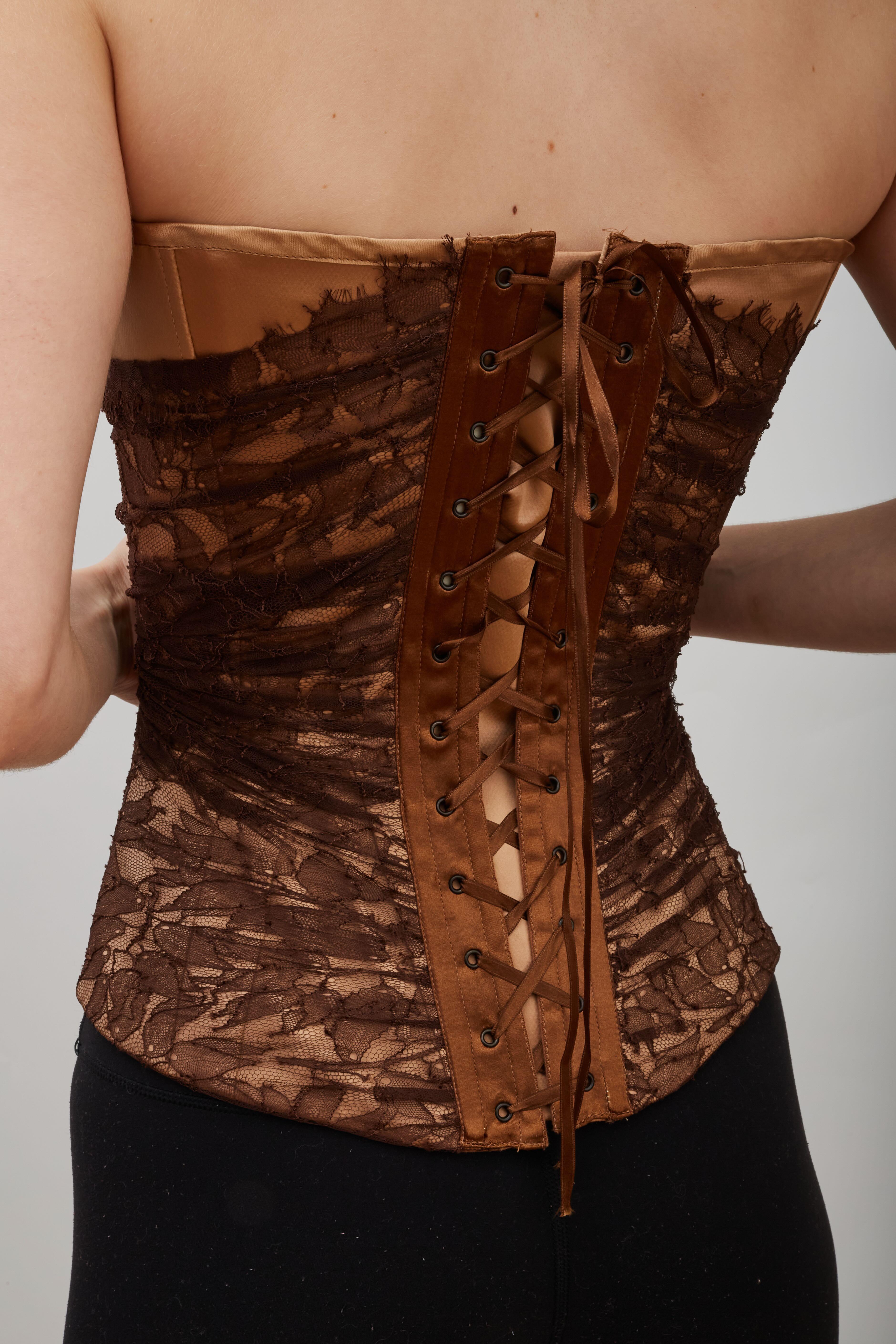 Guy Laroche Tulle Lace Brown Overlay Nude Corset Top (FR40  Medium) In Excellent Condition For Sale In Montreal, Quebec