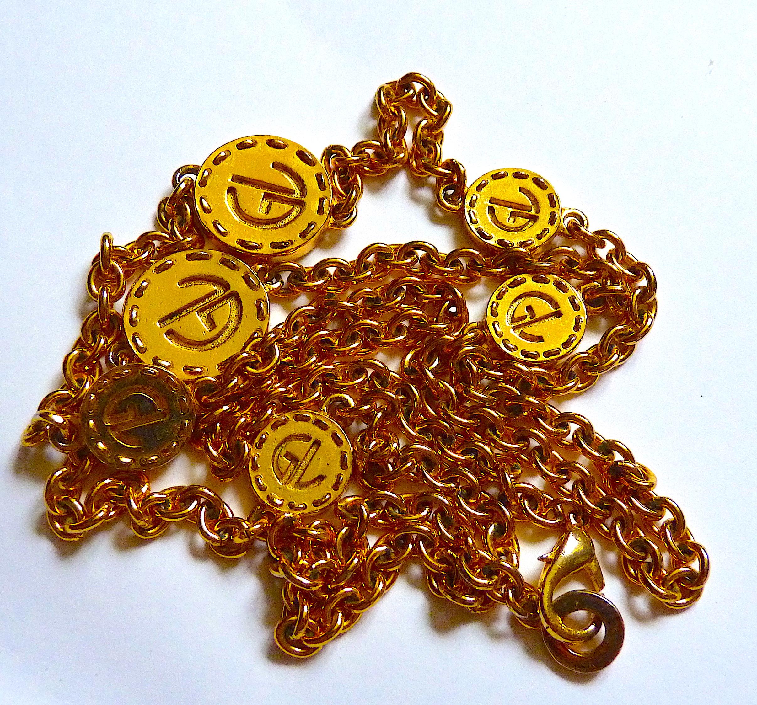Rare Guy Laroche  Very Long Chain Necklace adorned with Gold Medallions showing the GL Logo, Vitnage from the 1980s
Can be worn simple strand or double strand
Stamped GUY LAROCHE PARIS on the clasp
Excellent Vintage Condition !

Measurements :