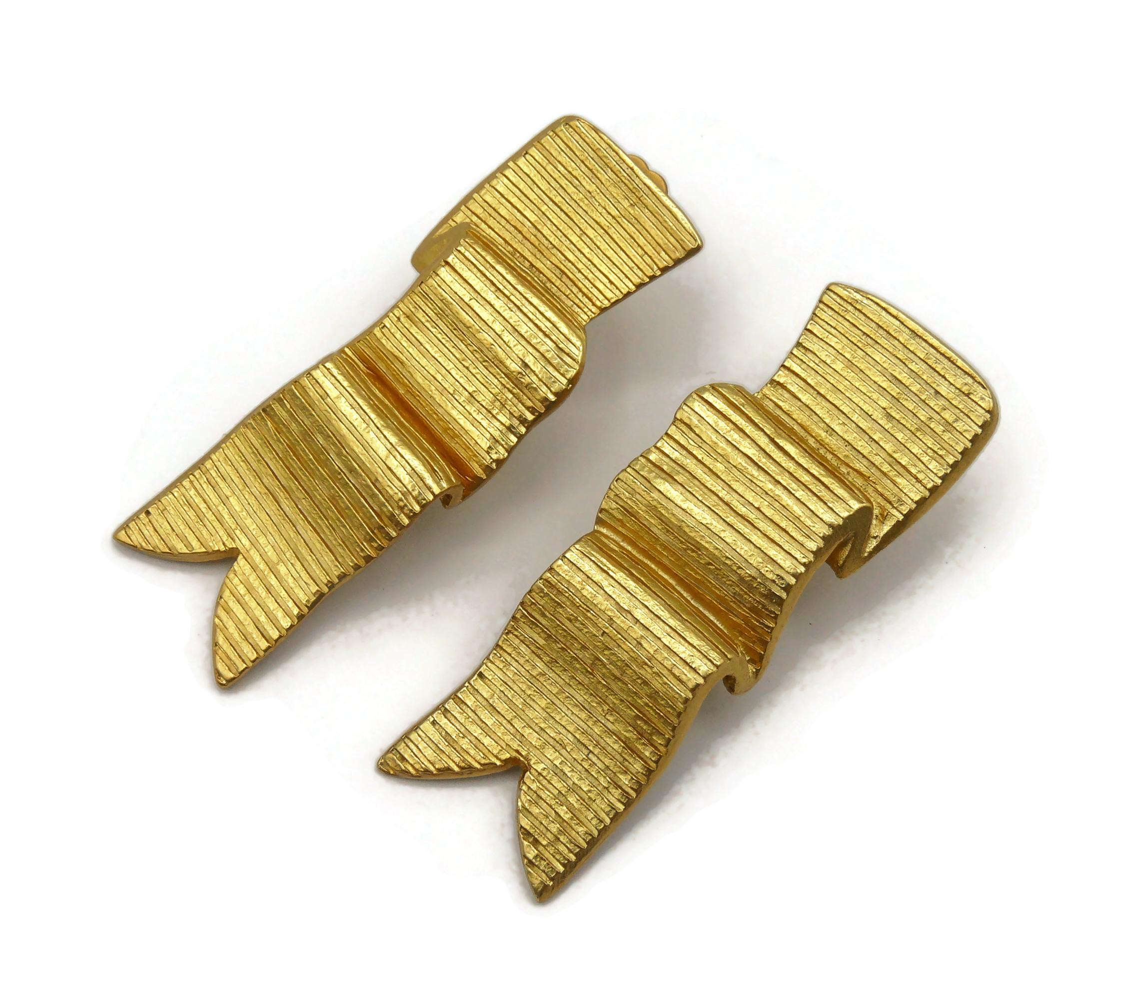 GUY LAROCHE Vintage Gold Tone Ribbon Clip-On Earrings For Sale 1