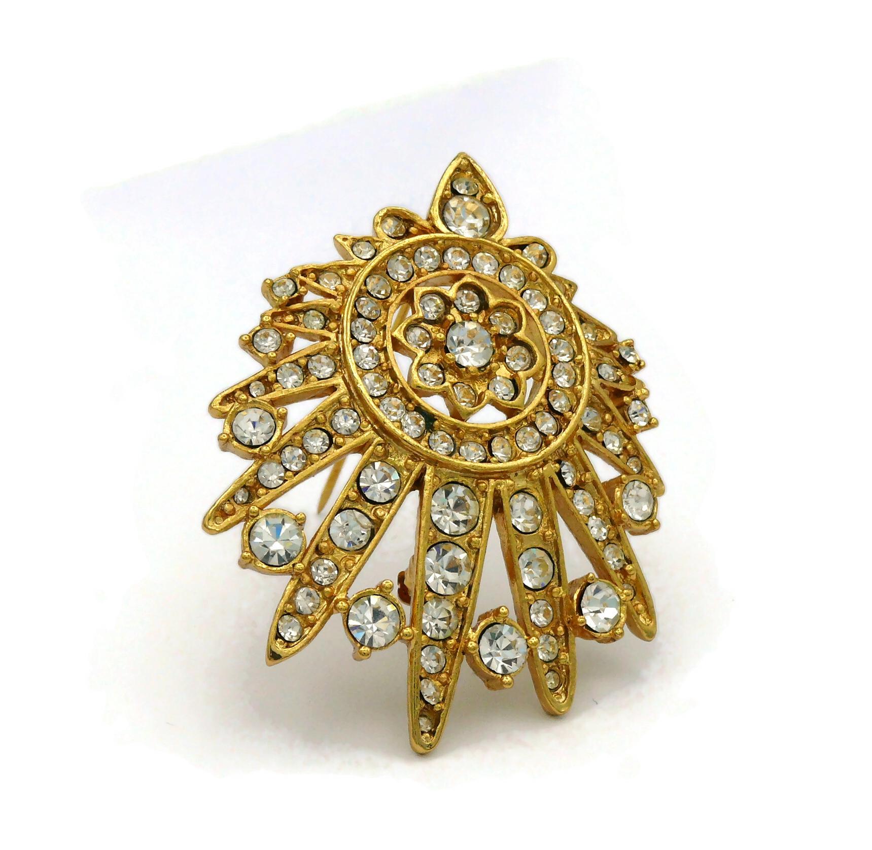 GUY LAROCHE Vintage Jewelled Gold Tone Brooch In Good Condition For Sale In Nice, FR