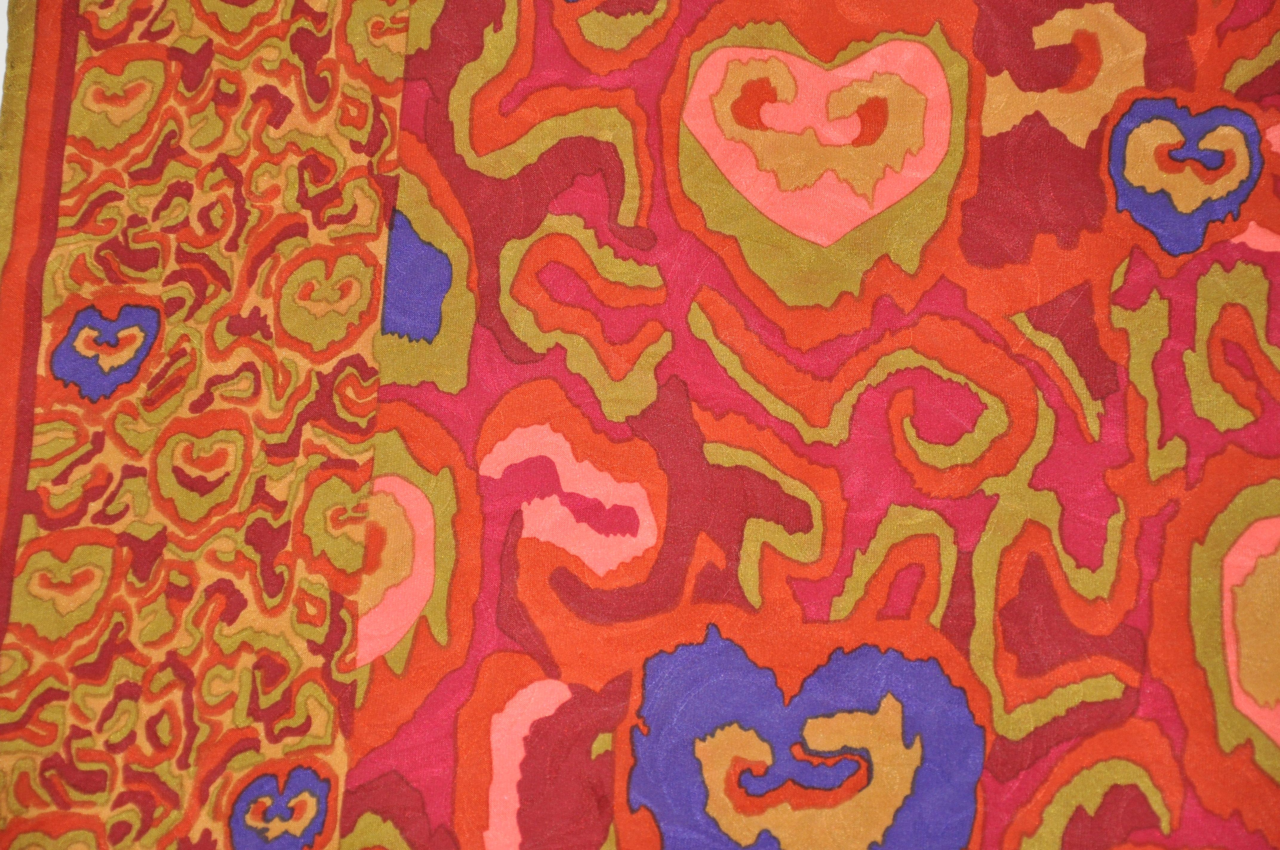 Guy Laroche Wunderschön warmer „Herbstschirme von Liebe und Glück“ Seidenschal im Zustand „Gut“ im Angebot in New York, NY