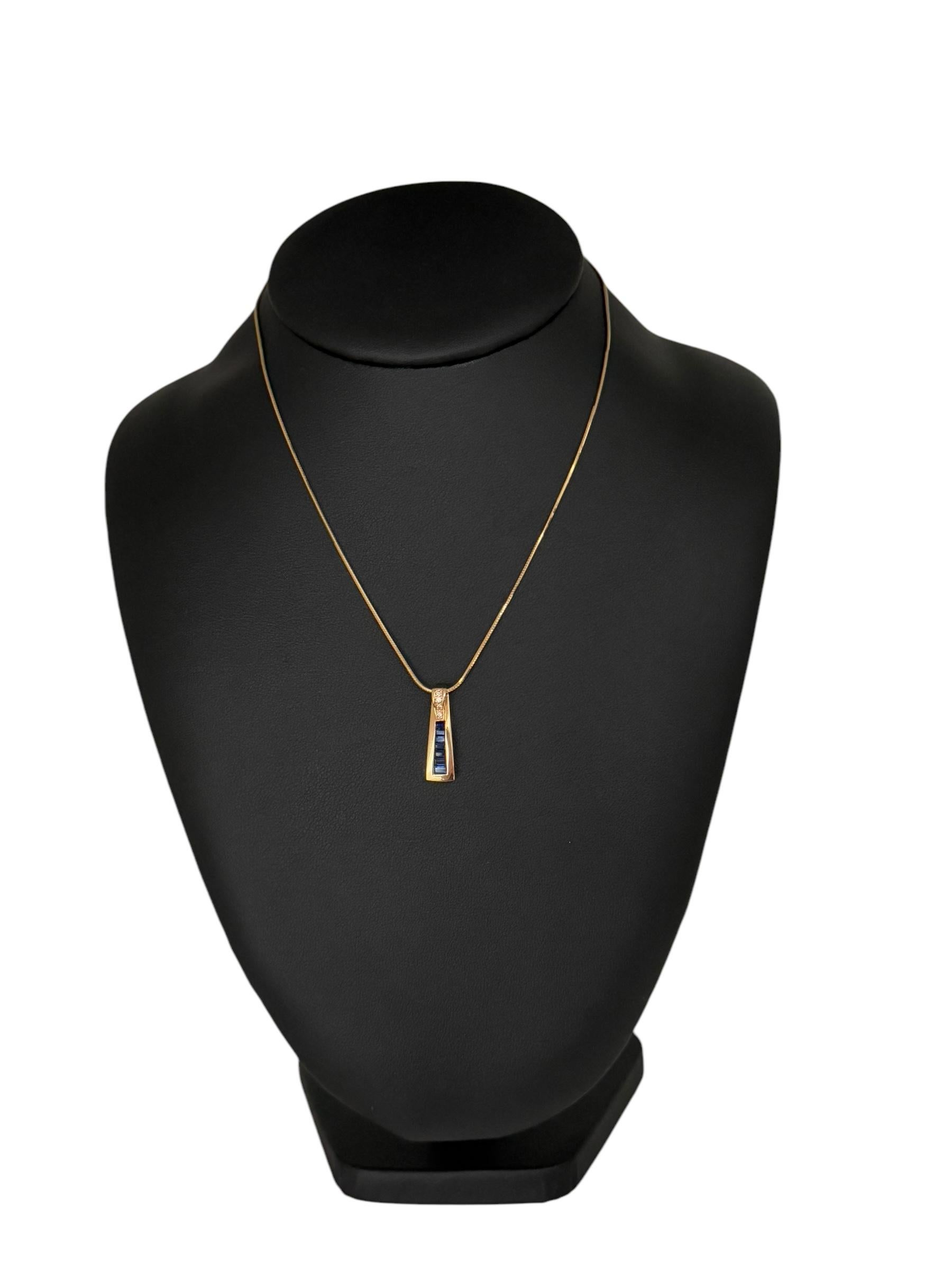 Guy Laroche Yellow Gold Pendant with Diamonds and Sapphires en venta 2