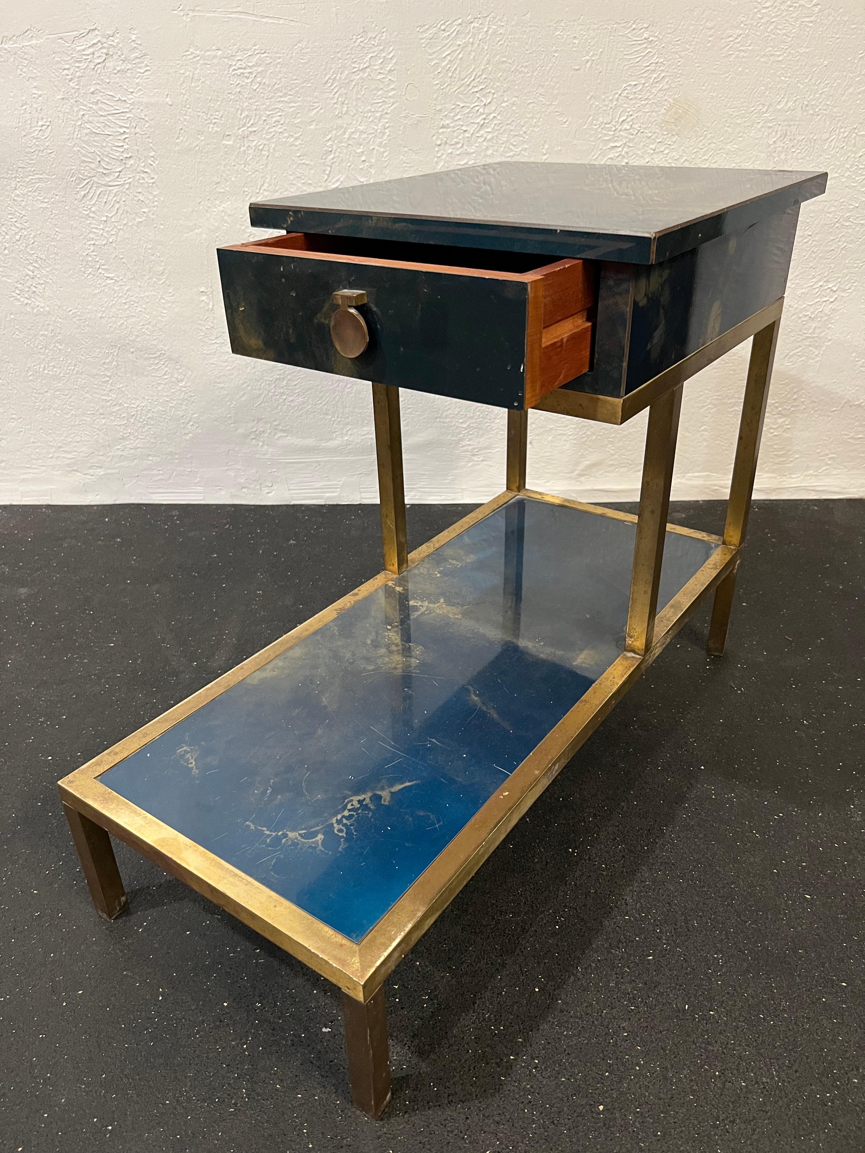 Guy Lefevre für Maison Jansen Zweistöckige Tische aus Lack und Bronze - ein Paar (Messing) im Angebot