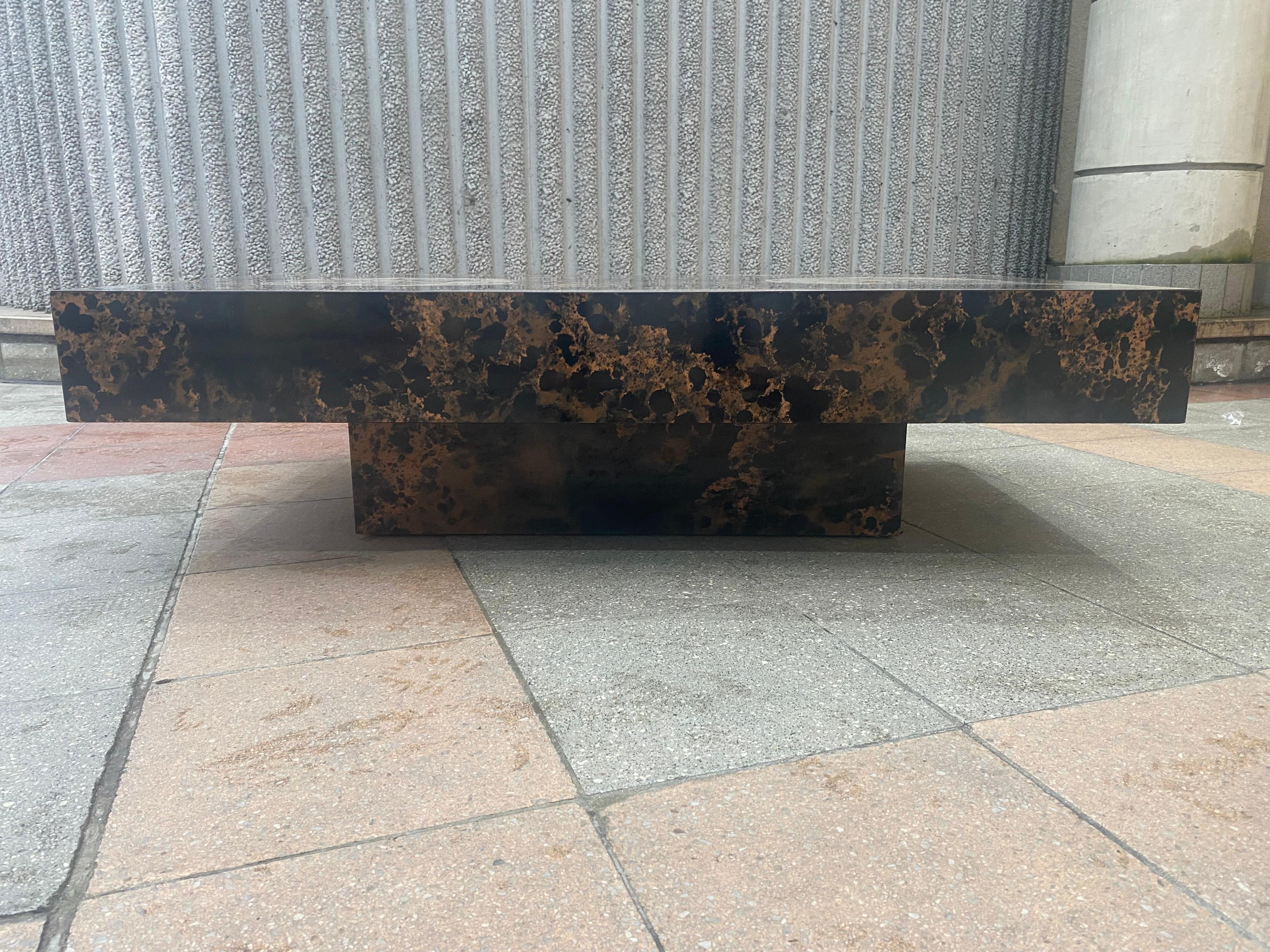 Guy lefevre
For roche bobois 
Solar flare coffee table 
Wood/ lacquered melamine 
Circa 1975
L 120 x W 70,5 x H 32,5
1800 euros