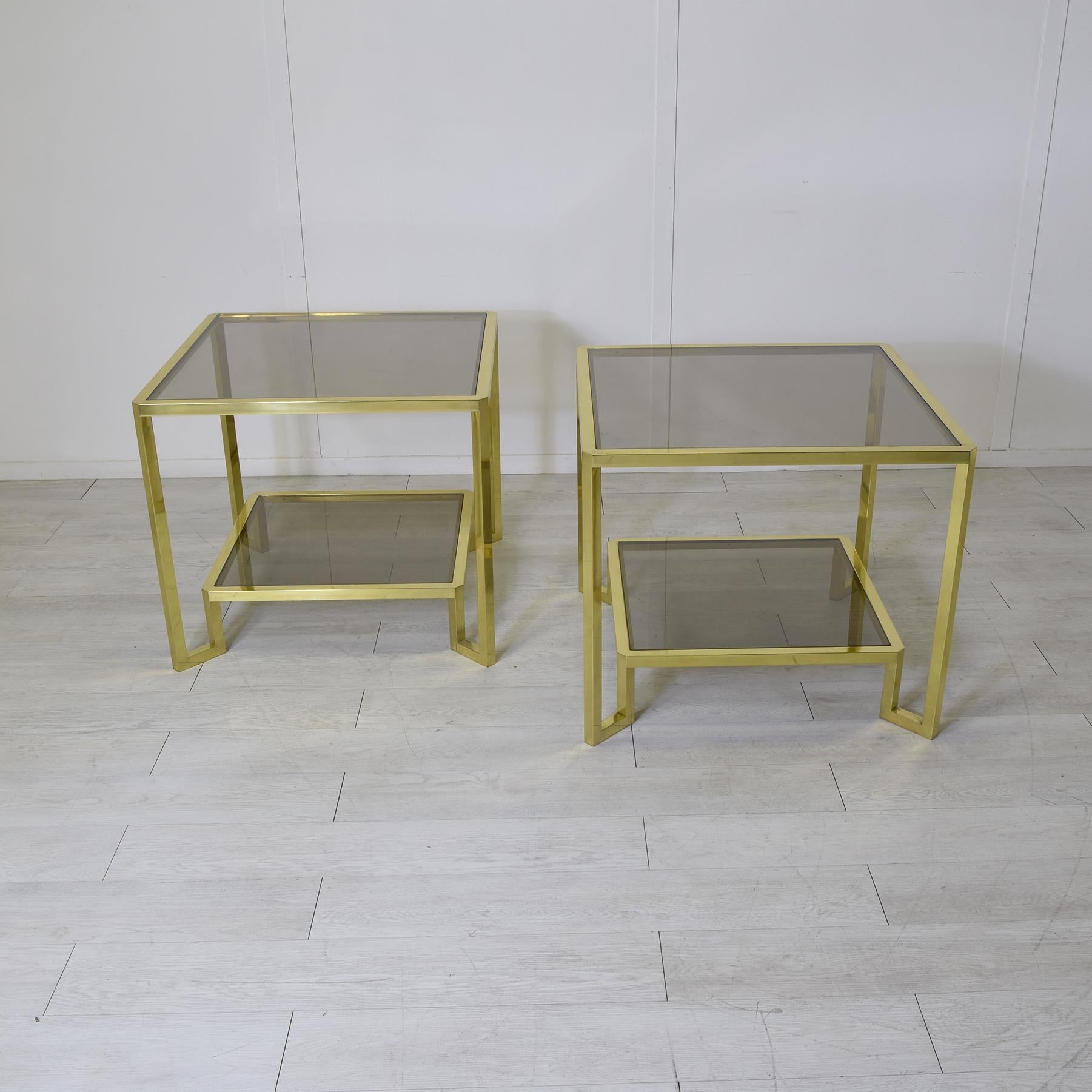 Set composto da due coffee table in ottone con piani in vetro fumè designer Guy Lefevre per Maison Janson anni 70.

Il nome JANSEN rimane per sempre legato al know-how francese in materia di design e architettura d'interni. Da un secolo, la Maison