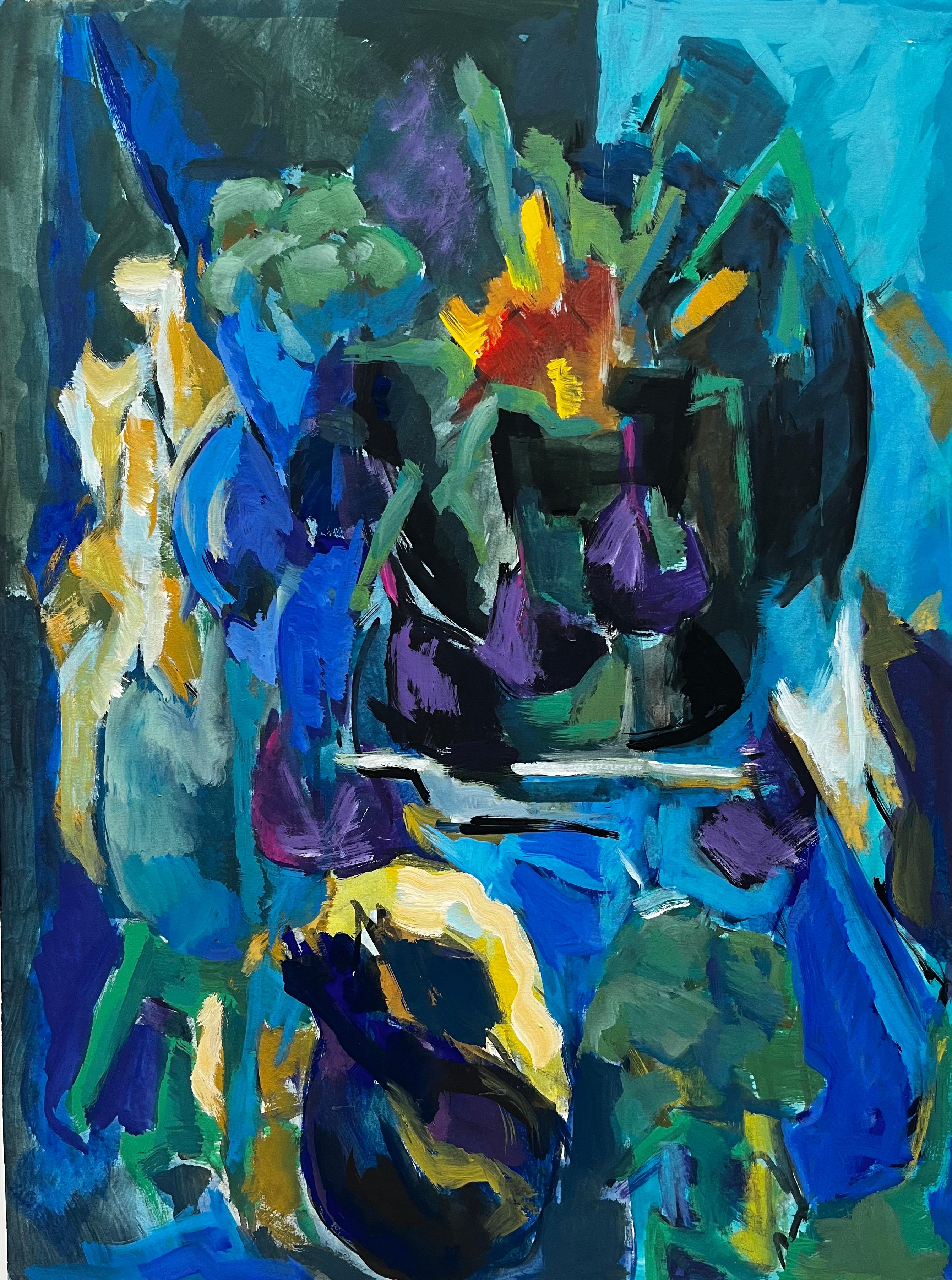 Abstraktes blaues Blumenstillleben mit Vasen und lila Tulpen Modernist Gouache