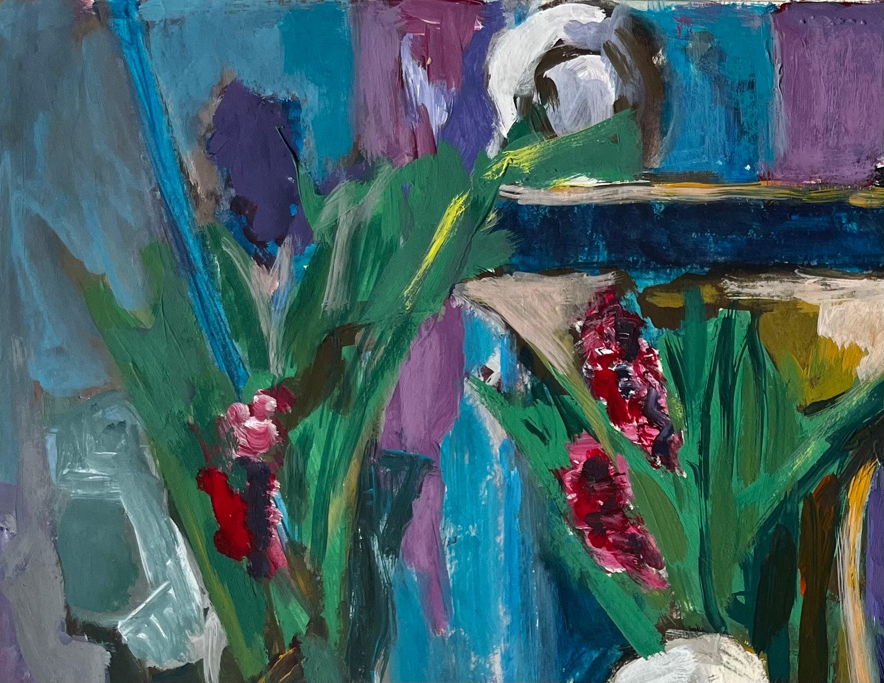 Titre : Nature morte florale avec draperie et vase violet Peinture à la gouache moderne française
Guy Nicod (français 1923 - 2021) 
Gouache sur papier d'artiste, non encadrée
Taille : 13.75 x 22.5 pouces (hauteur x largeur)
Provenance : Succession