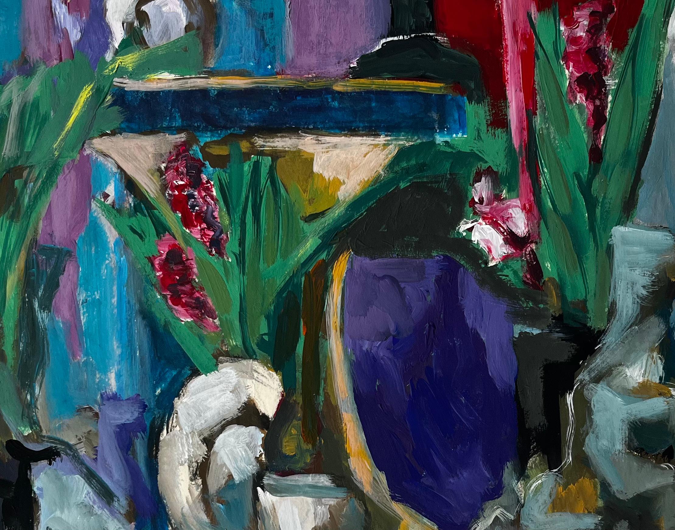 Nature morte florale avec draperie et vase violet Peinture à la gouache moderne française en vente 2