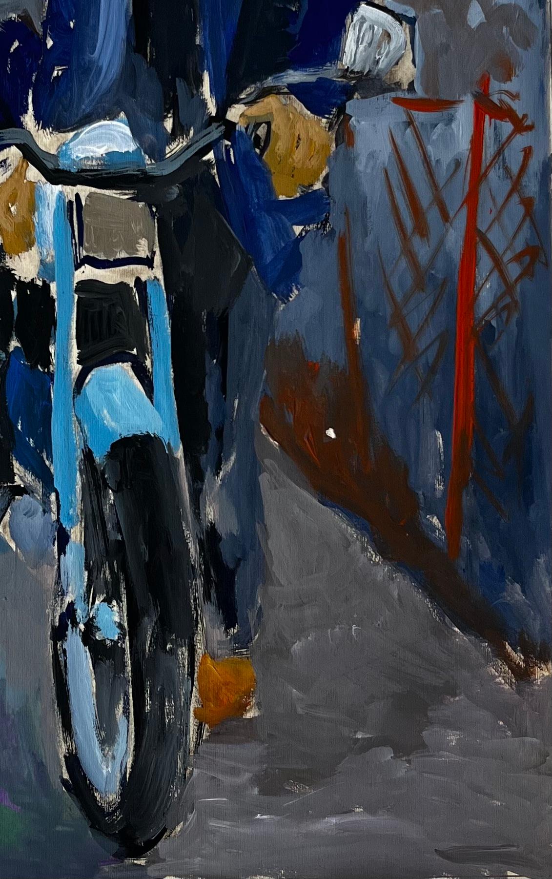 Französischer Modernist Porträt eines Mannes mit blauem Motorrad Straßenszene im Angebot 1