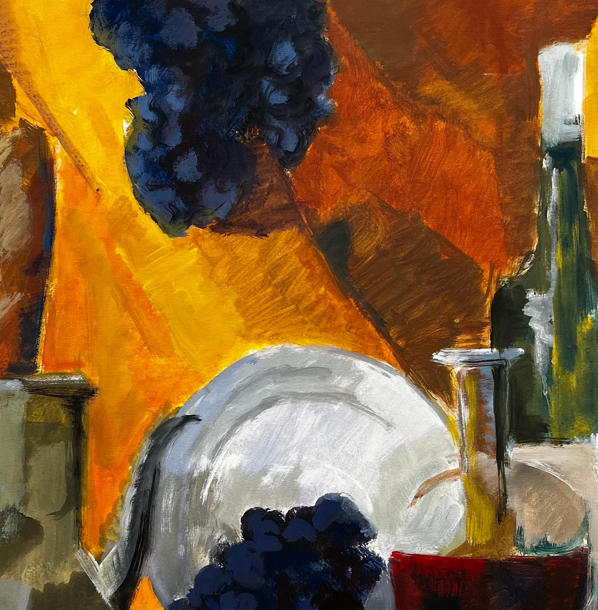 Weintrauben Weinflaschen Krug und Teller Goldene Draperie Französisch Modernist Stillleben im Angebot 2