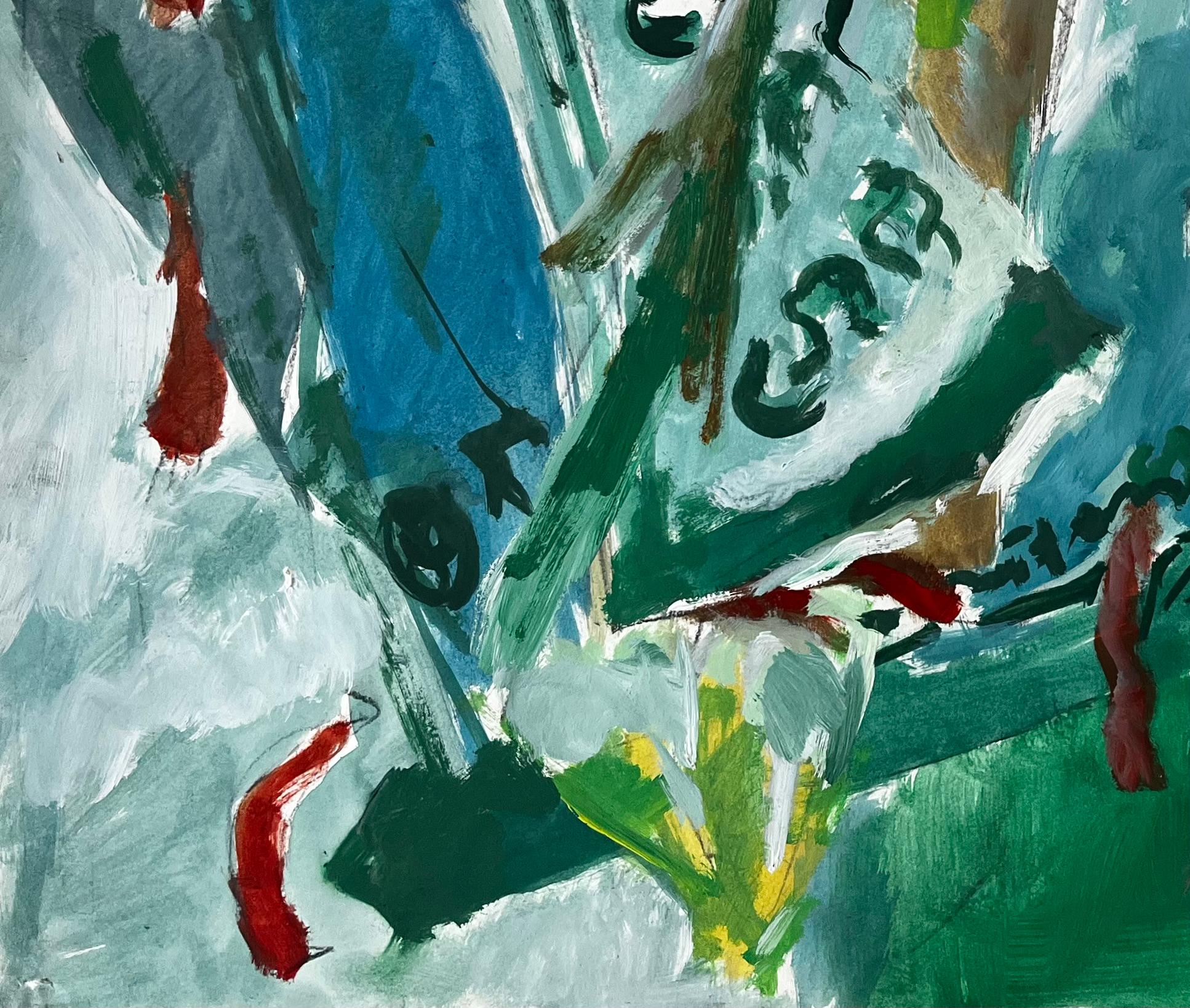 Papier journal de table vert et vases à fleurs Nature morte moderniste d'intérieur abstrait - Vert Still-Life Painting par Guy Nicod