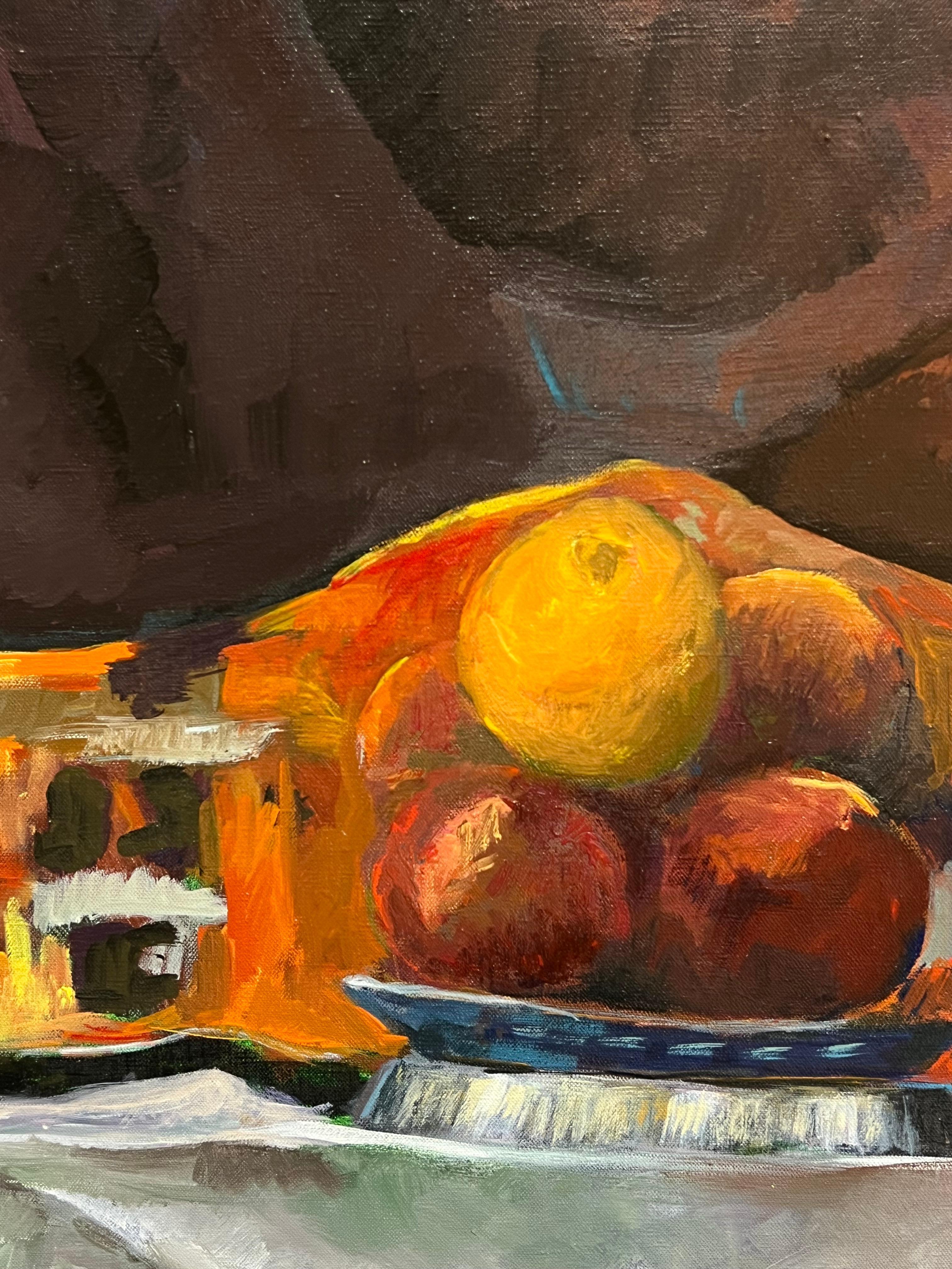 Coupe de fruits orange et pommes  Nature morte d'intérieur brune 20e siècle Huile française - Marron Interior Painting par Guy Nicod