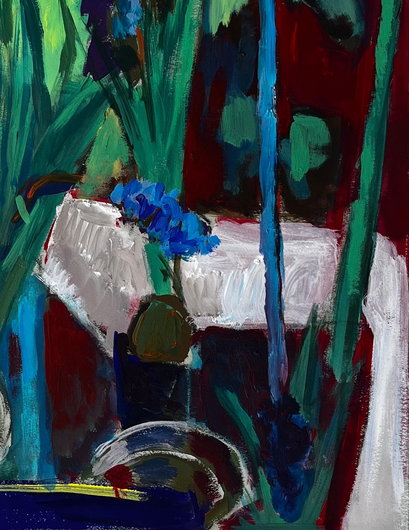 Nature morte aux fleurs bleues et aux draperies vertes Peinture moderne française à la gouache - Moderne Painting par Guy Nicod