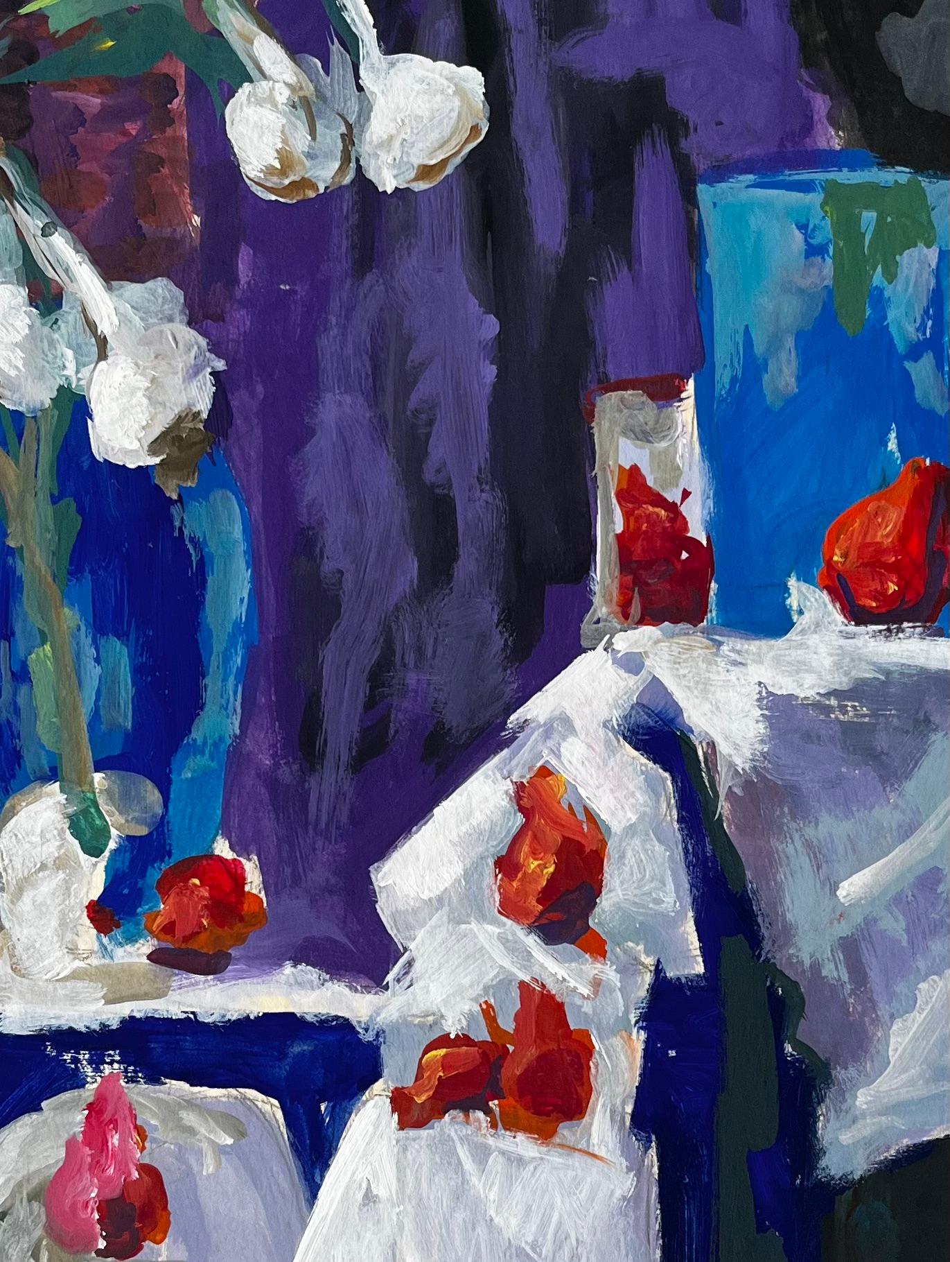 Nature morte aux fraises à l'ail et vase bleu Gouache moderniste française en vente 2