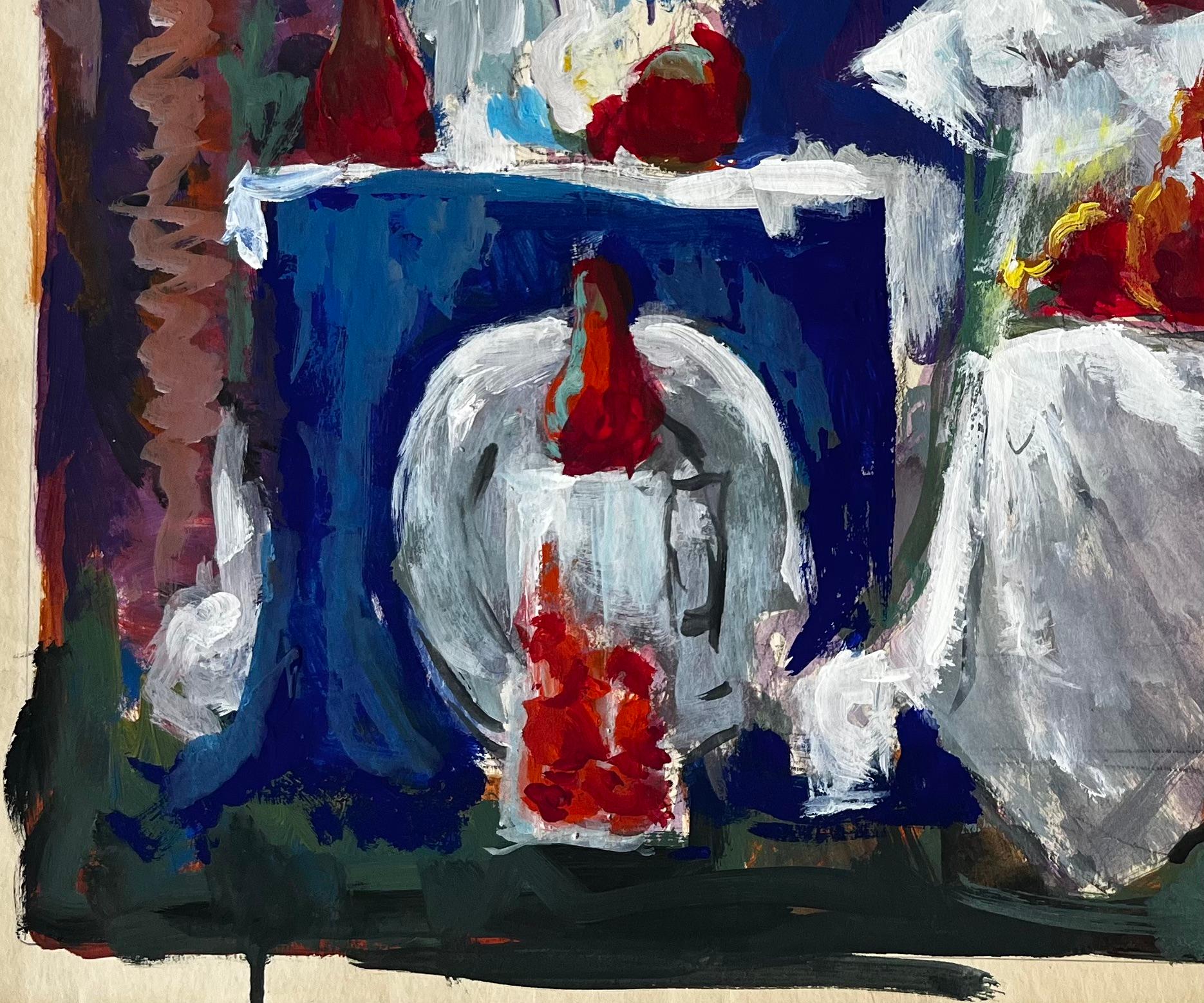 Nature morte aux fraises à l'ail et aux rideaux blancs Gouache moderniste française en vente 1