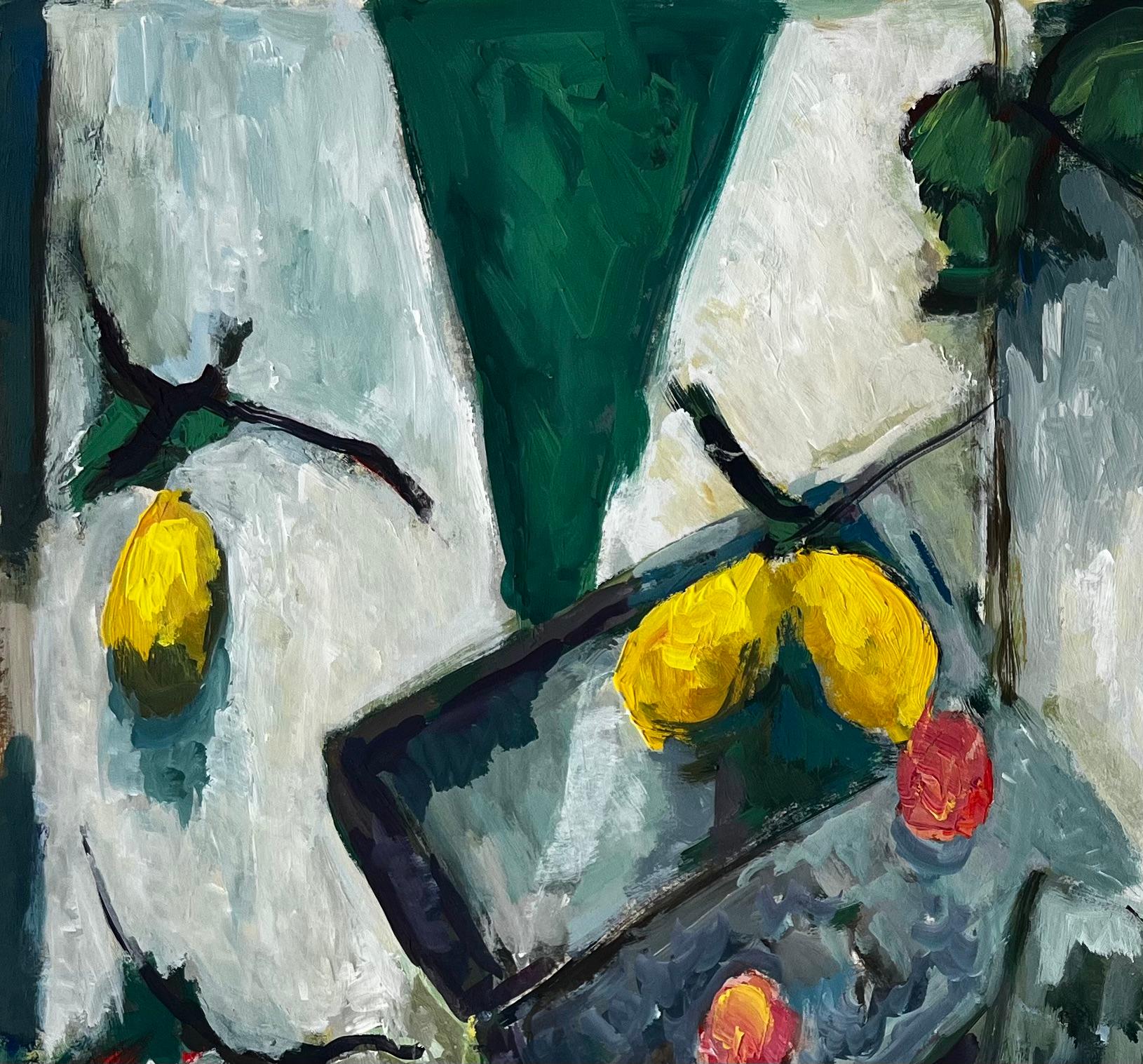 Natura morta con limoni, cassette di frutta e foglie verdi Gouache modernista francese - Painting Moderno di Guy Nicod