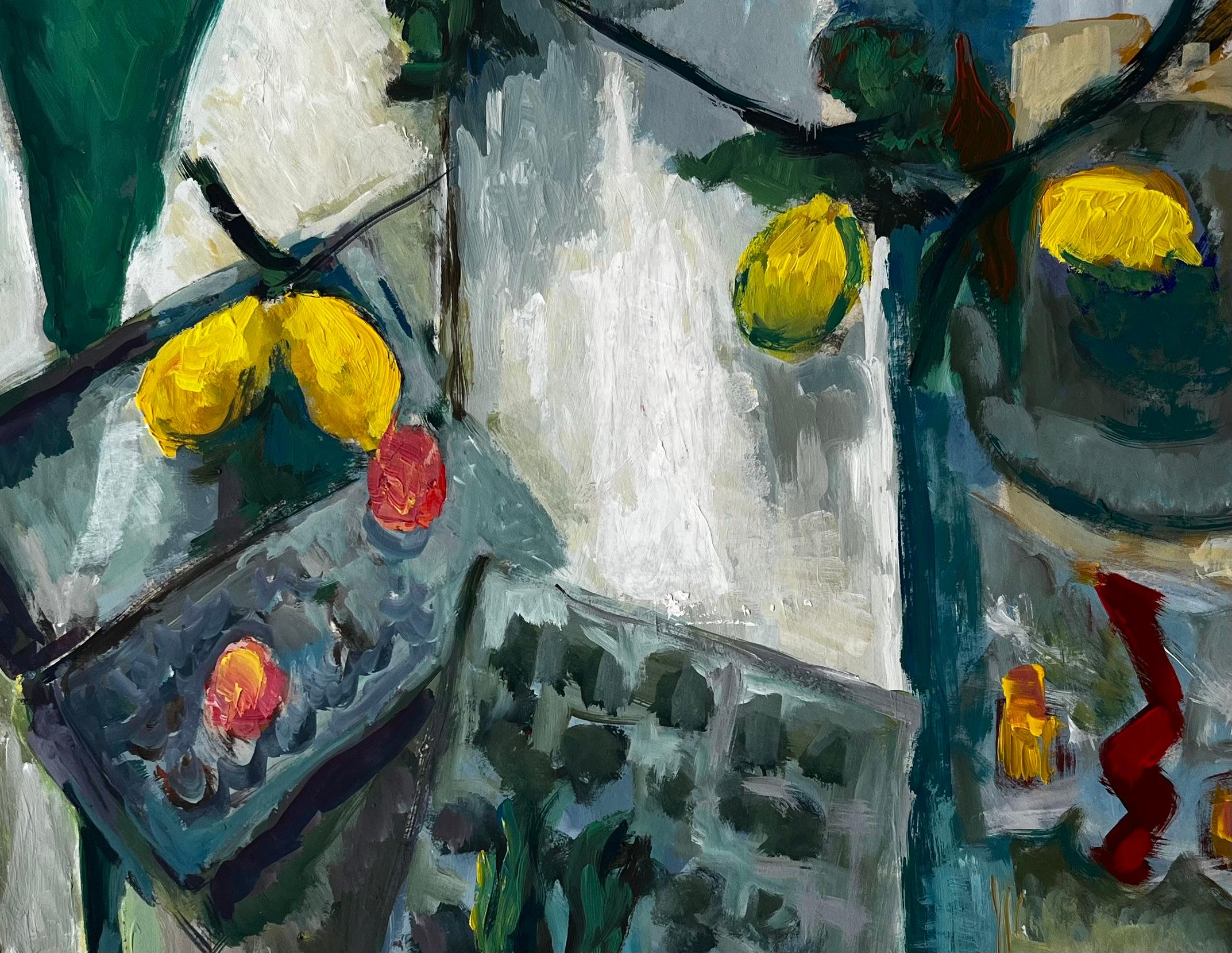 Natura morta con limoni, cassette di frutta e foglie verdi Gouache modernista francese in vendita 2