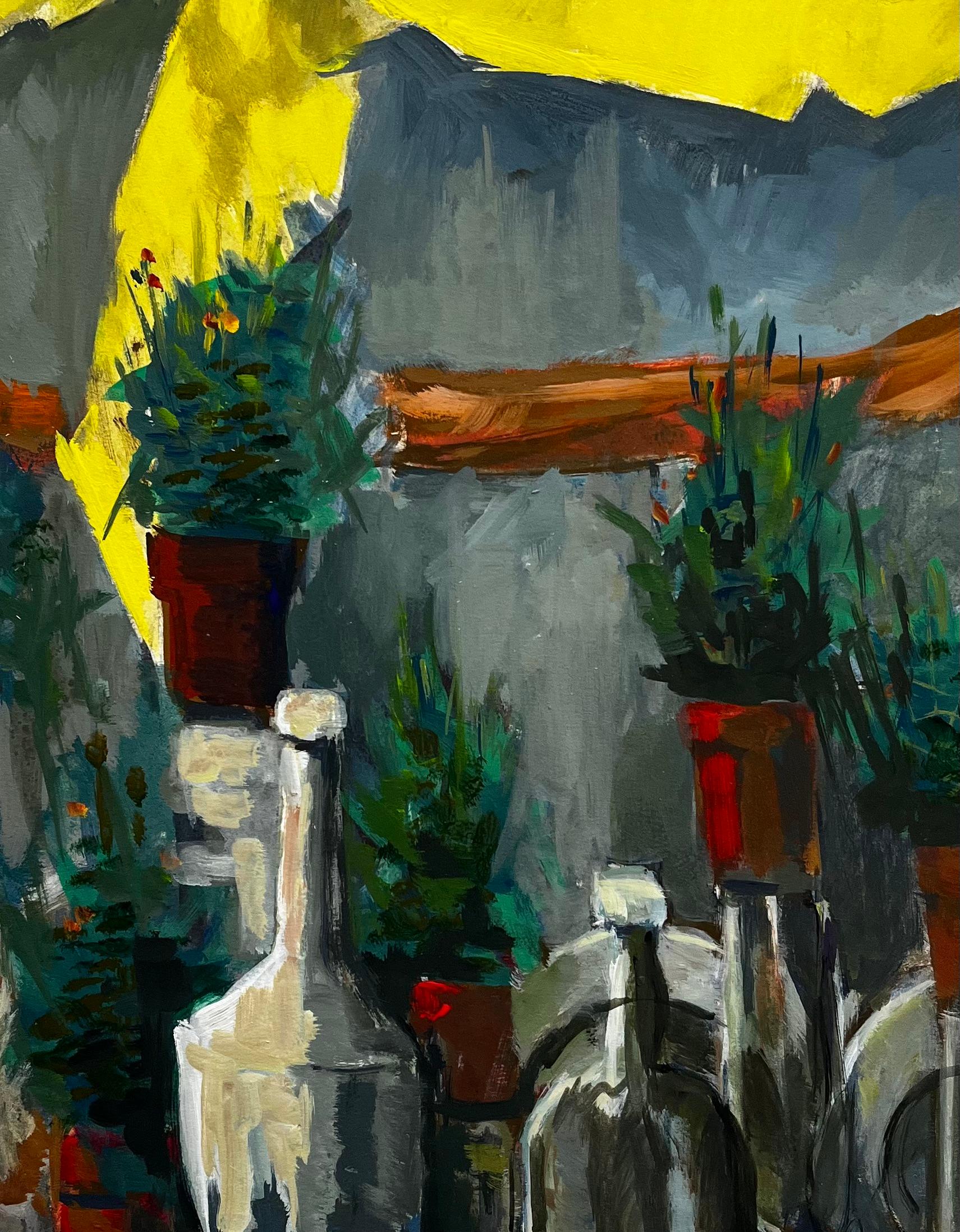 Tissu drapé jaune Bouteilles grises et plantes en pot Nature morte moderniste française en vente 2