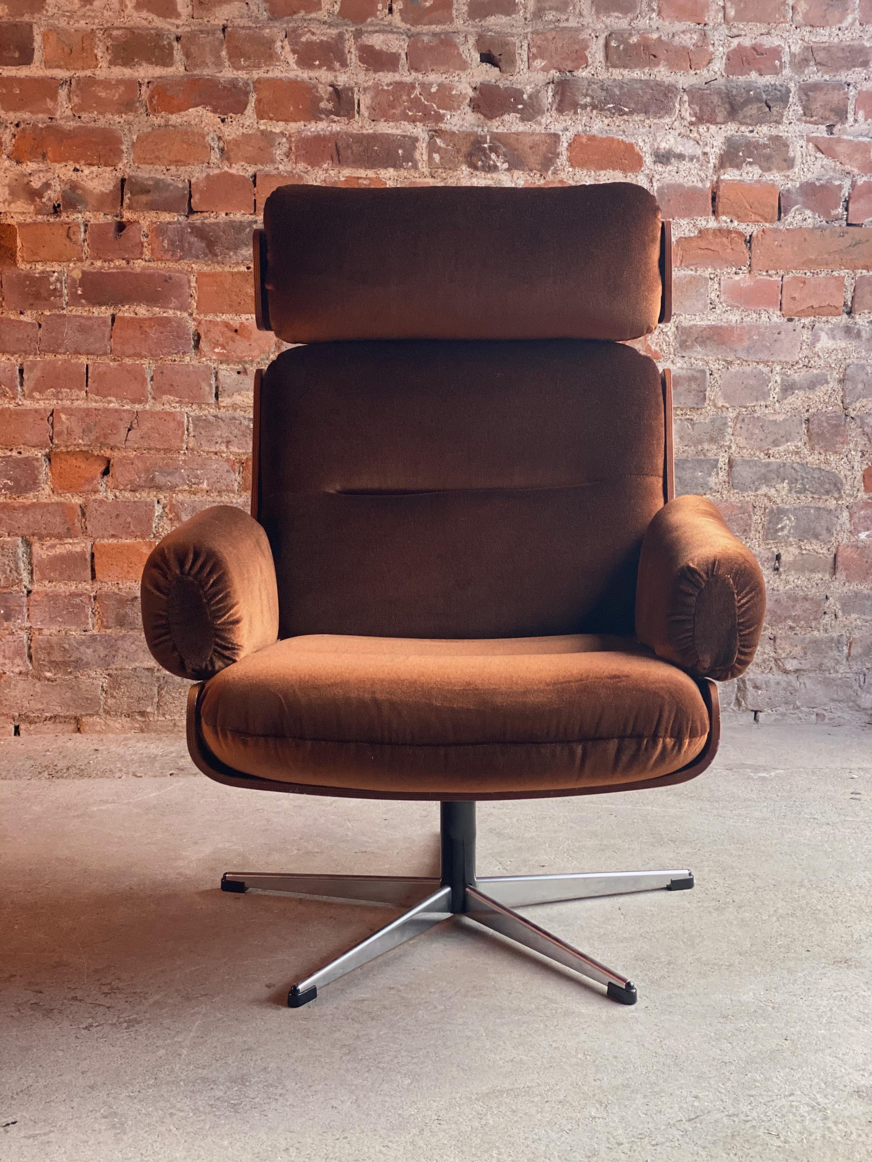 Guy Rogers lounge chair Eames style Mad Men Era midcentury, 1960s

We are delighted to offer this midcentury ‘Mad Men’ era Guy Rogers Teak swivel lounge chair circa 1960s, the lounge chair finished in its original dark brown velour and raised on a