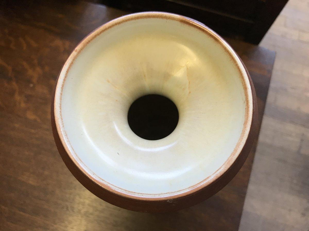 Guy Sydenham für Poole Pottery, handgetöpferte Terrakotta-Studio-Vase aus Ton (Englisch) im Angebot