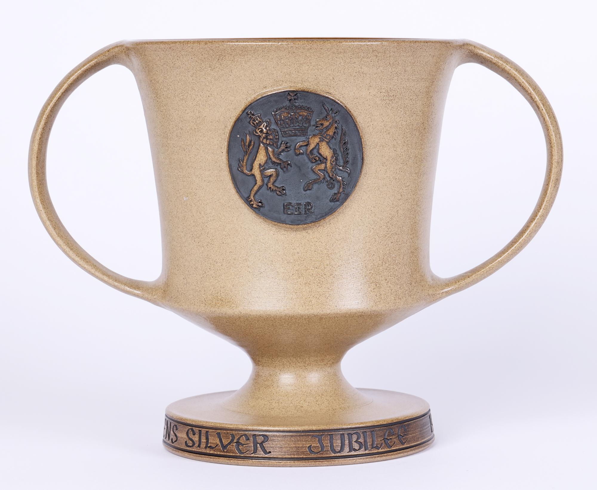 Guy Sydenham Poole Pottery Ltd Edn QEII Silver Jubilee Loving Mug For Sale 9